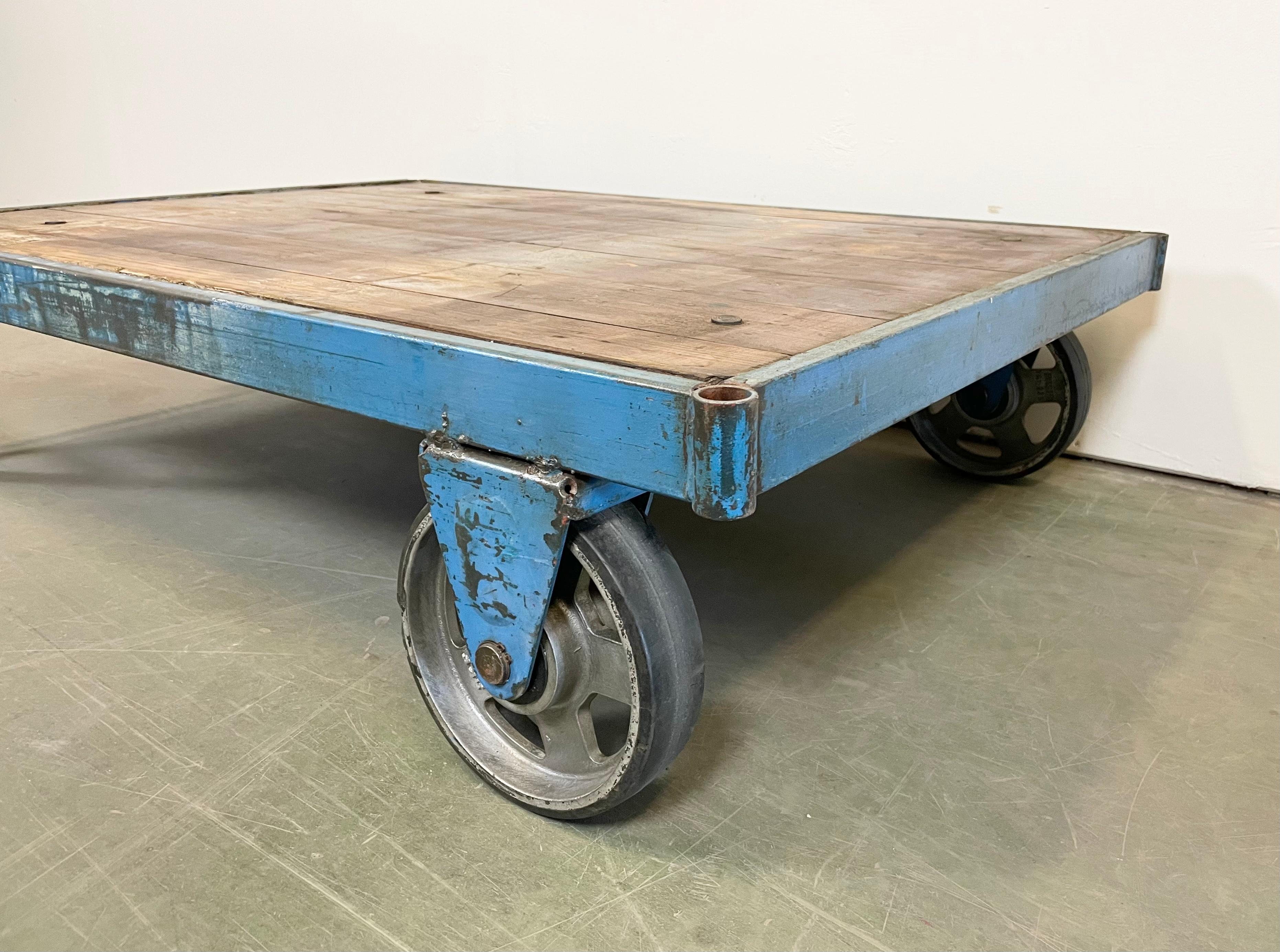 Blue Industrial Coffee Table Cart, 1960s In Good Condition In Kojetice, CZ