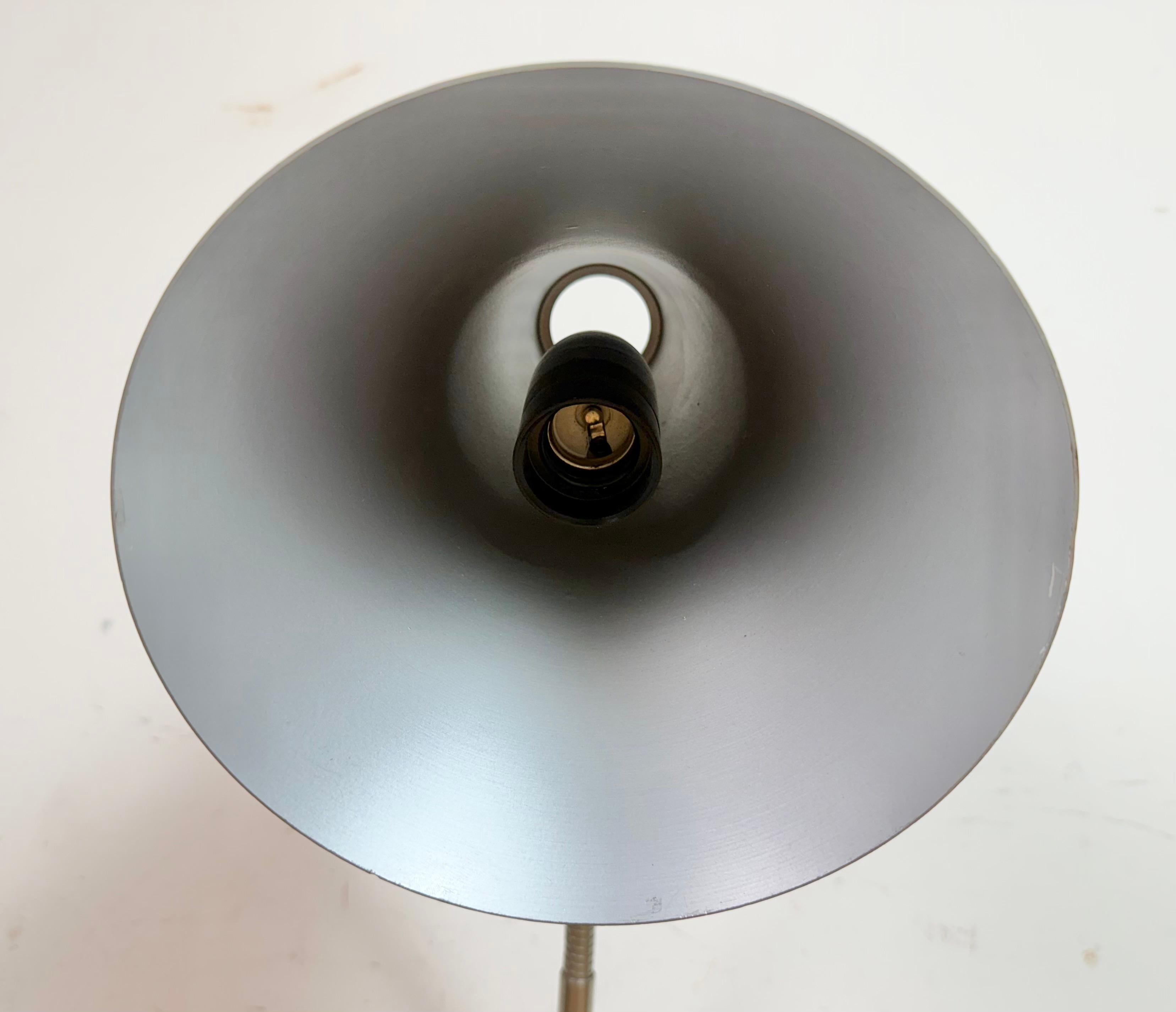 Lampe de table industrielle bleue d'atelier allemand de Reif Dresden, années 1960 en vente 4