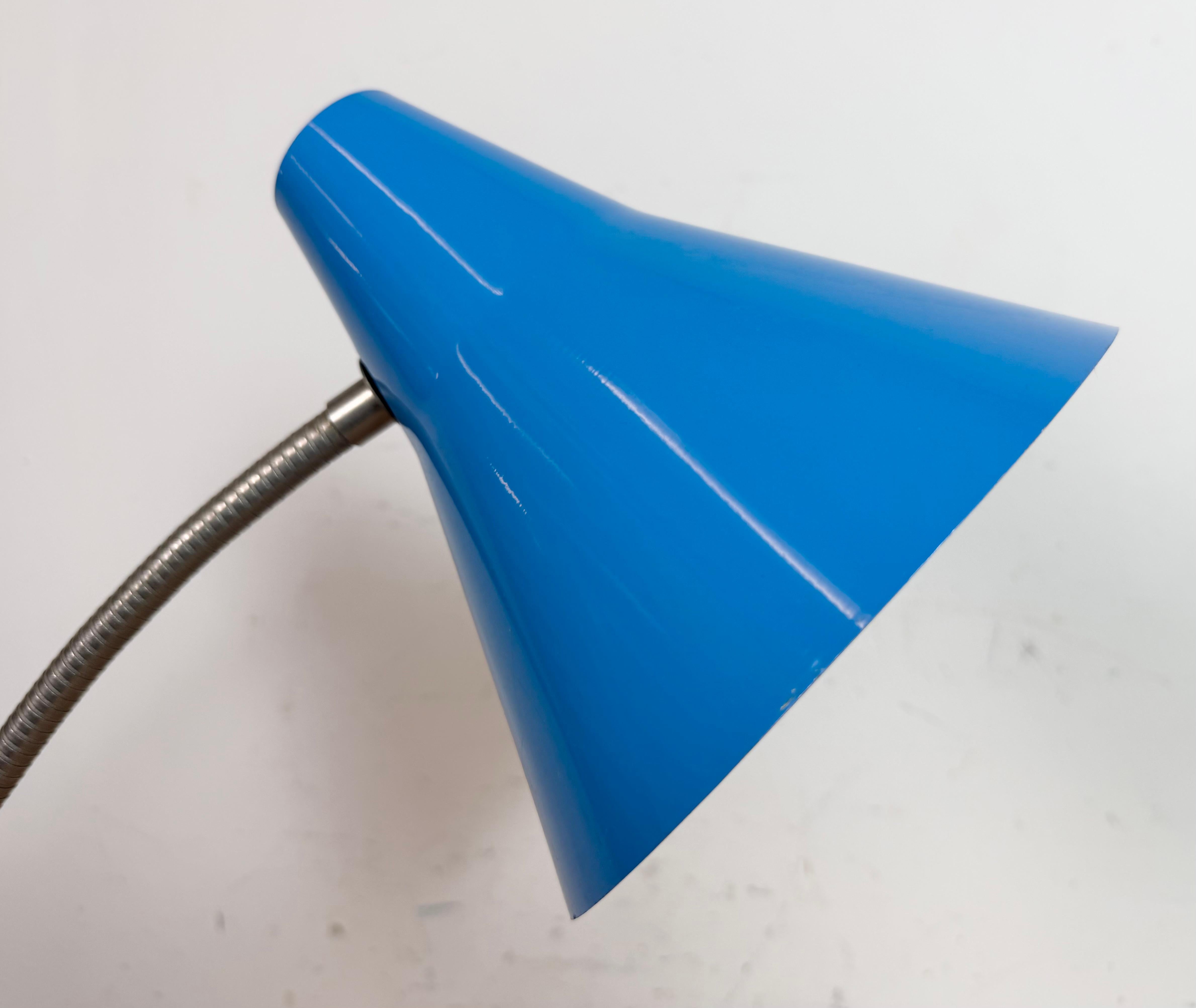 Lampe de table industrielle bleue d'atelier allemand de Reif Dresden, années 1960 en vente 2