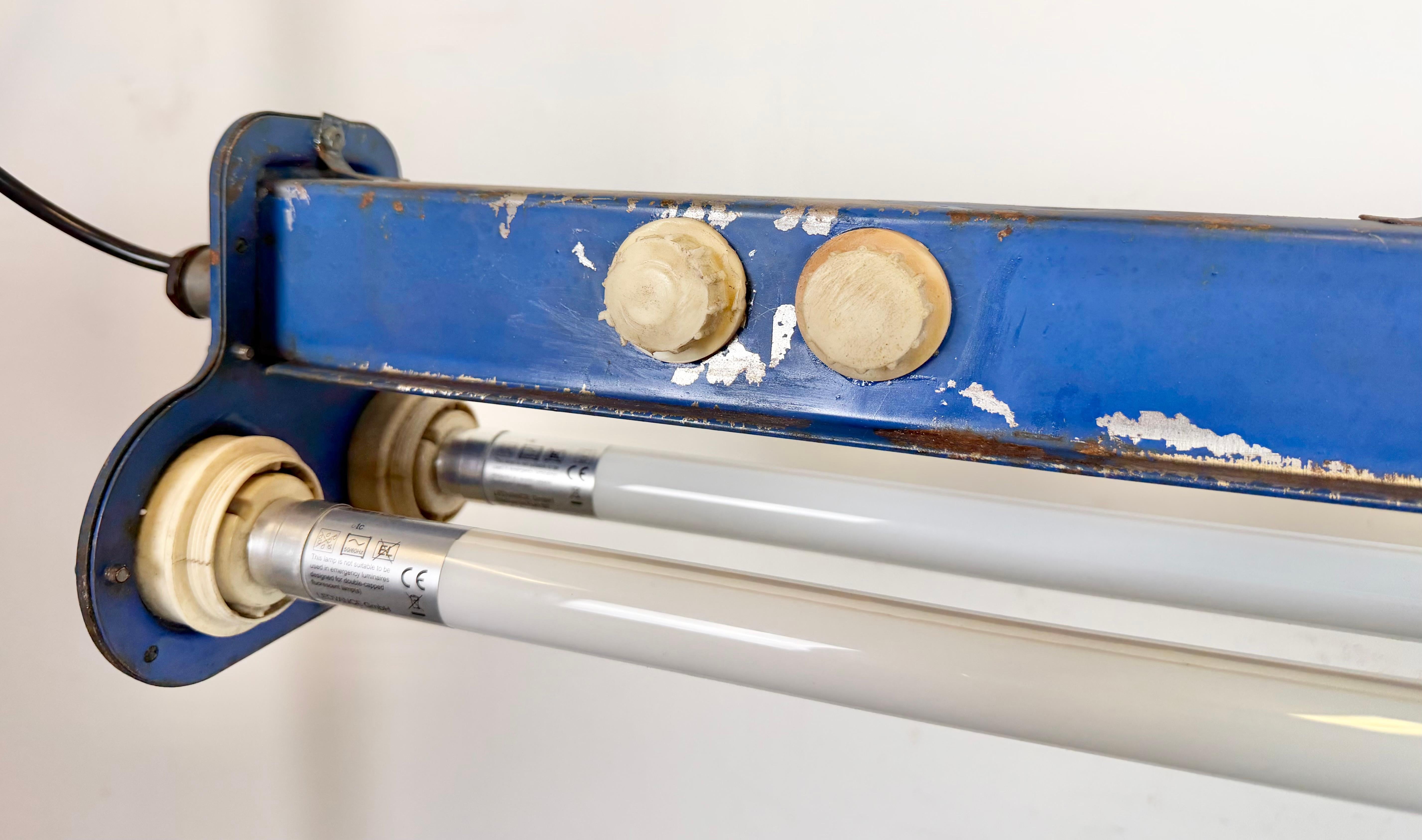 Fin du 20e siècle Blue Industrial Hanging Tube Light, 1970s en vente