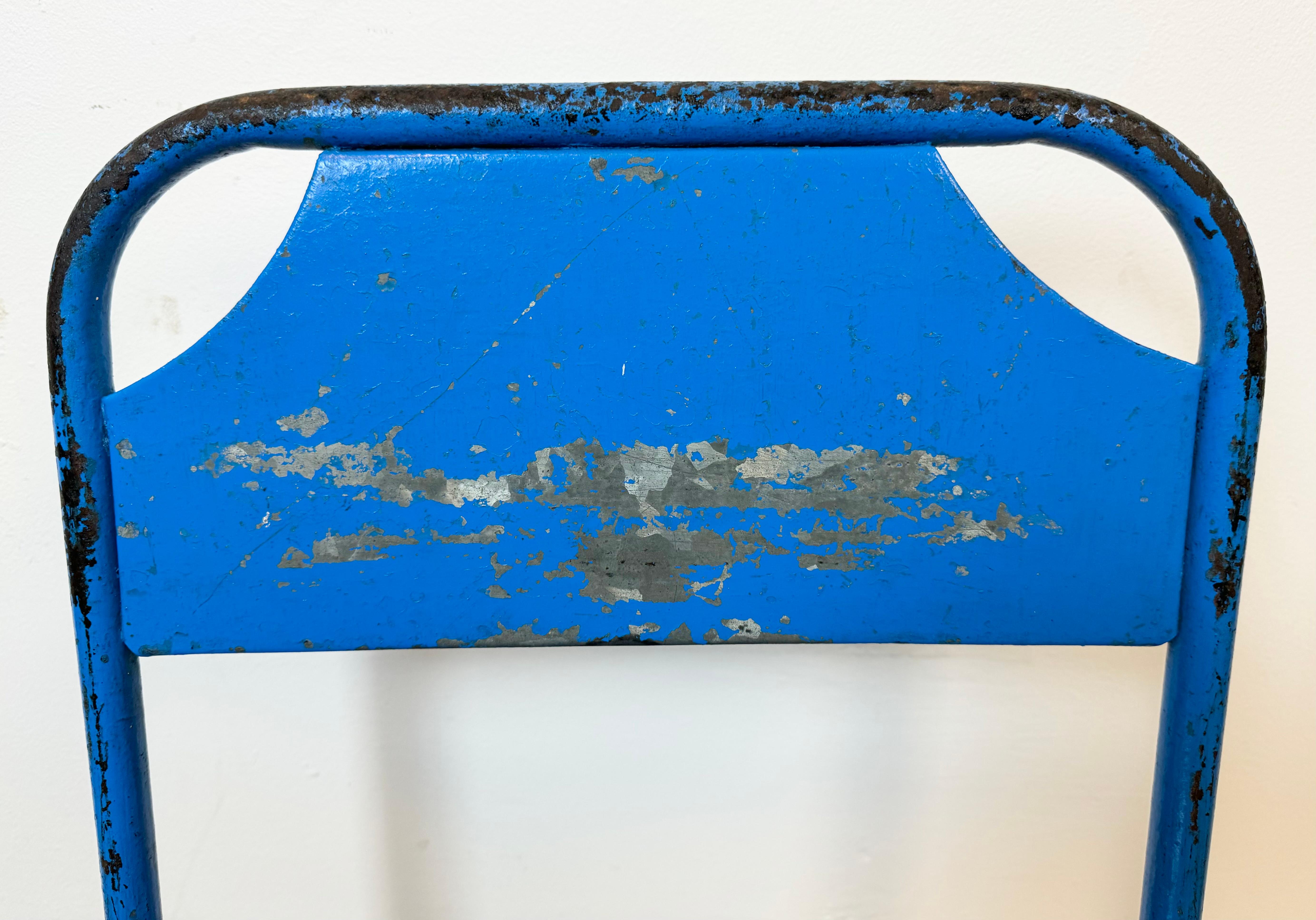 Chaises industrielles bleues en fer, ensemble de 2, années 1950 en vente 5