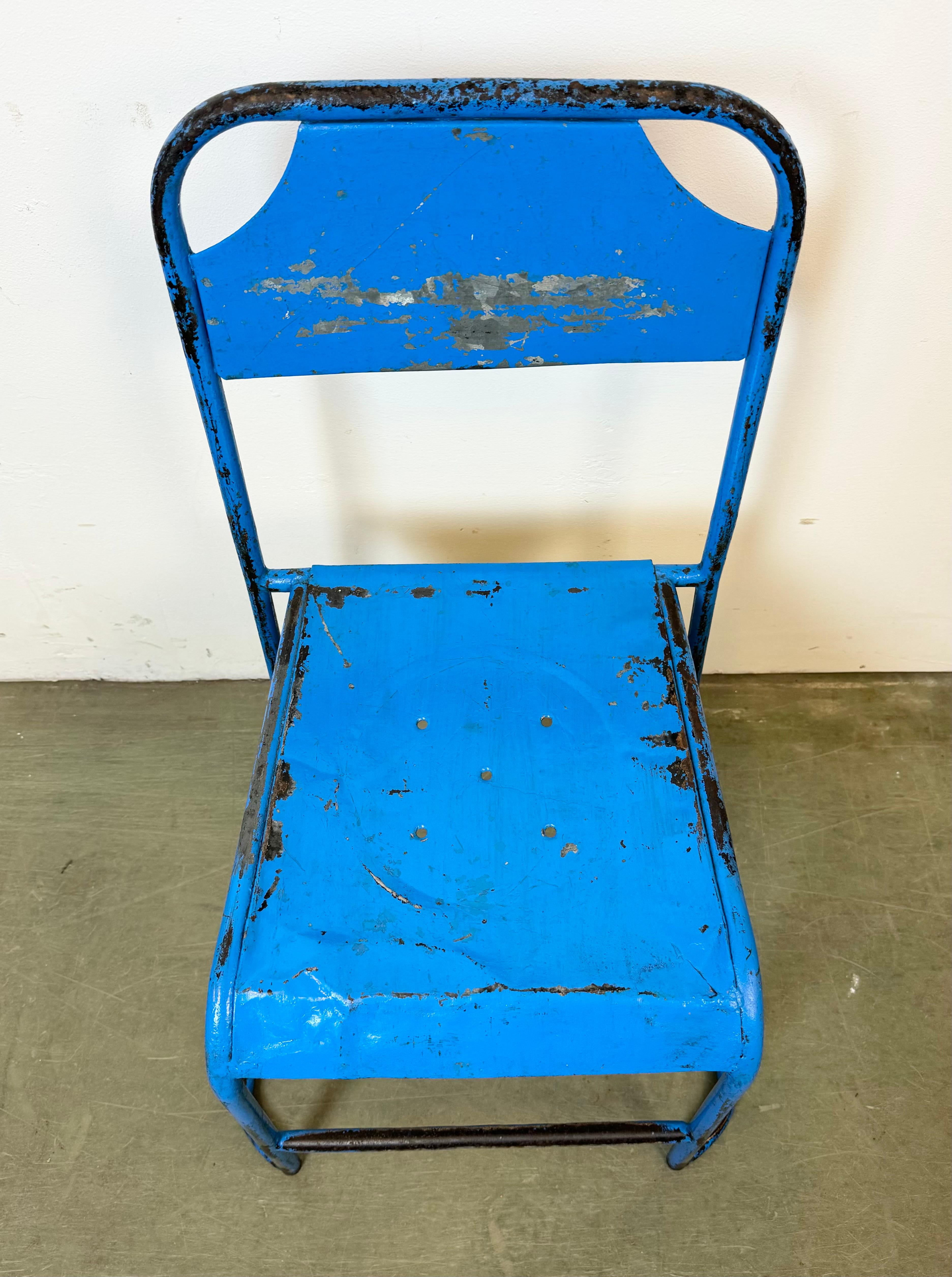 Blaue industrielle Eisenstühle, 2er-Set, 1950er-Jahre im Angebot 8