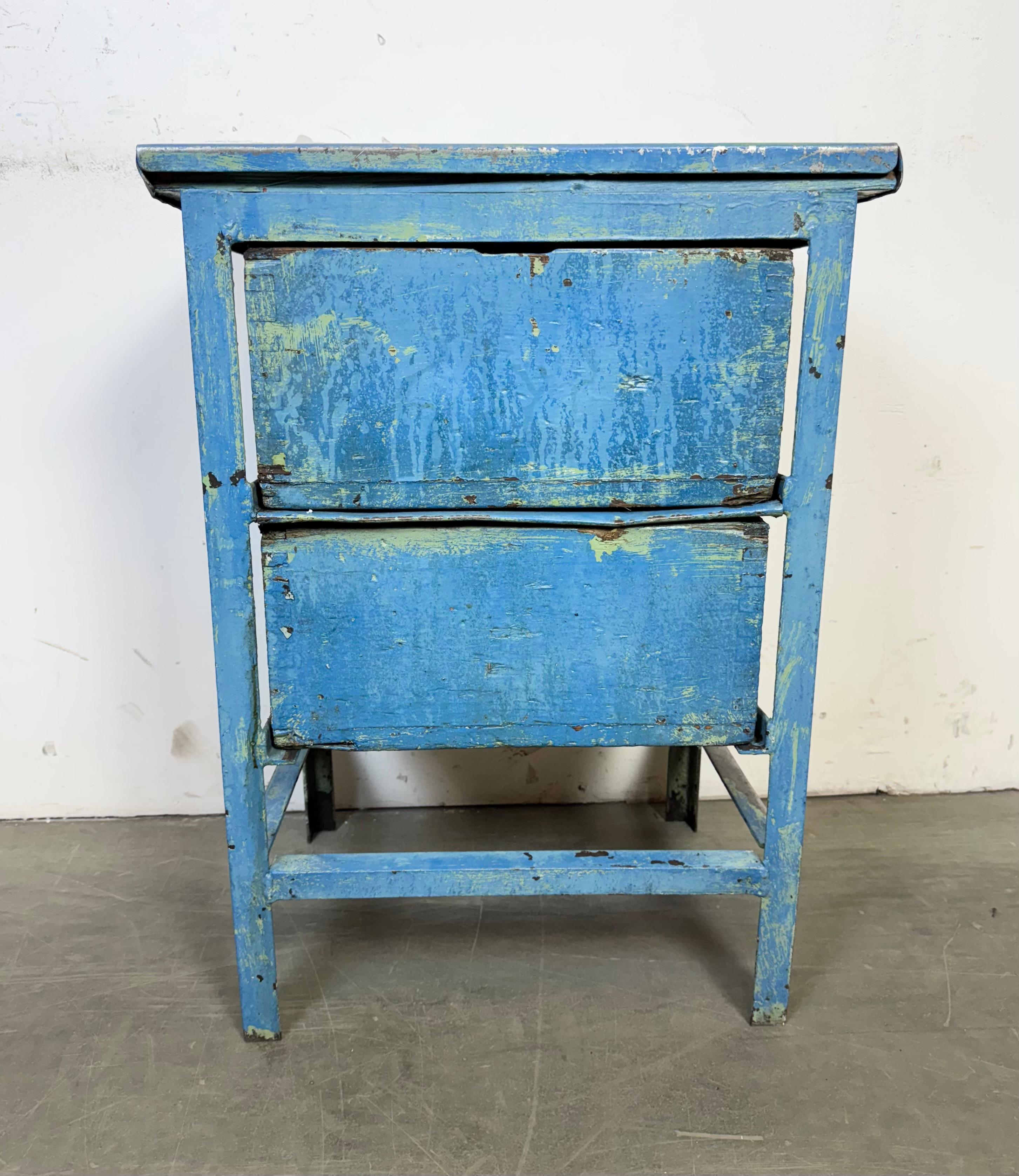 Cassettiera industriale in ferro blu, anni '50 in vendita 12