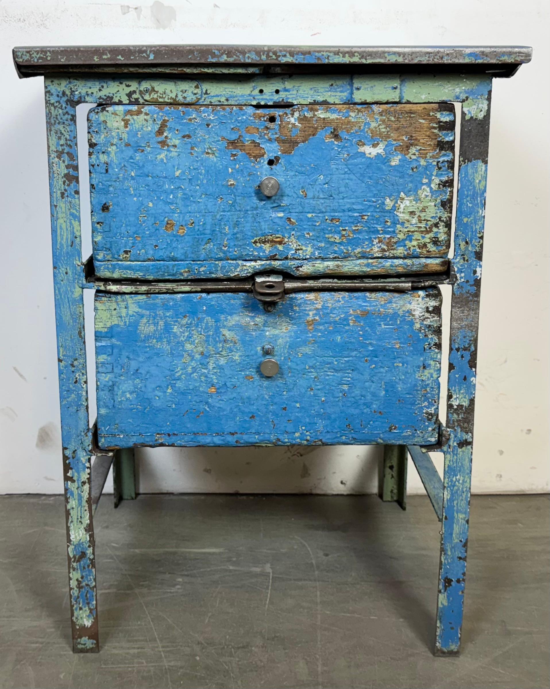 Cassettiera industriale in ferro blu, anni '50 In condizioni buone in vendita a Kojetice, CZ