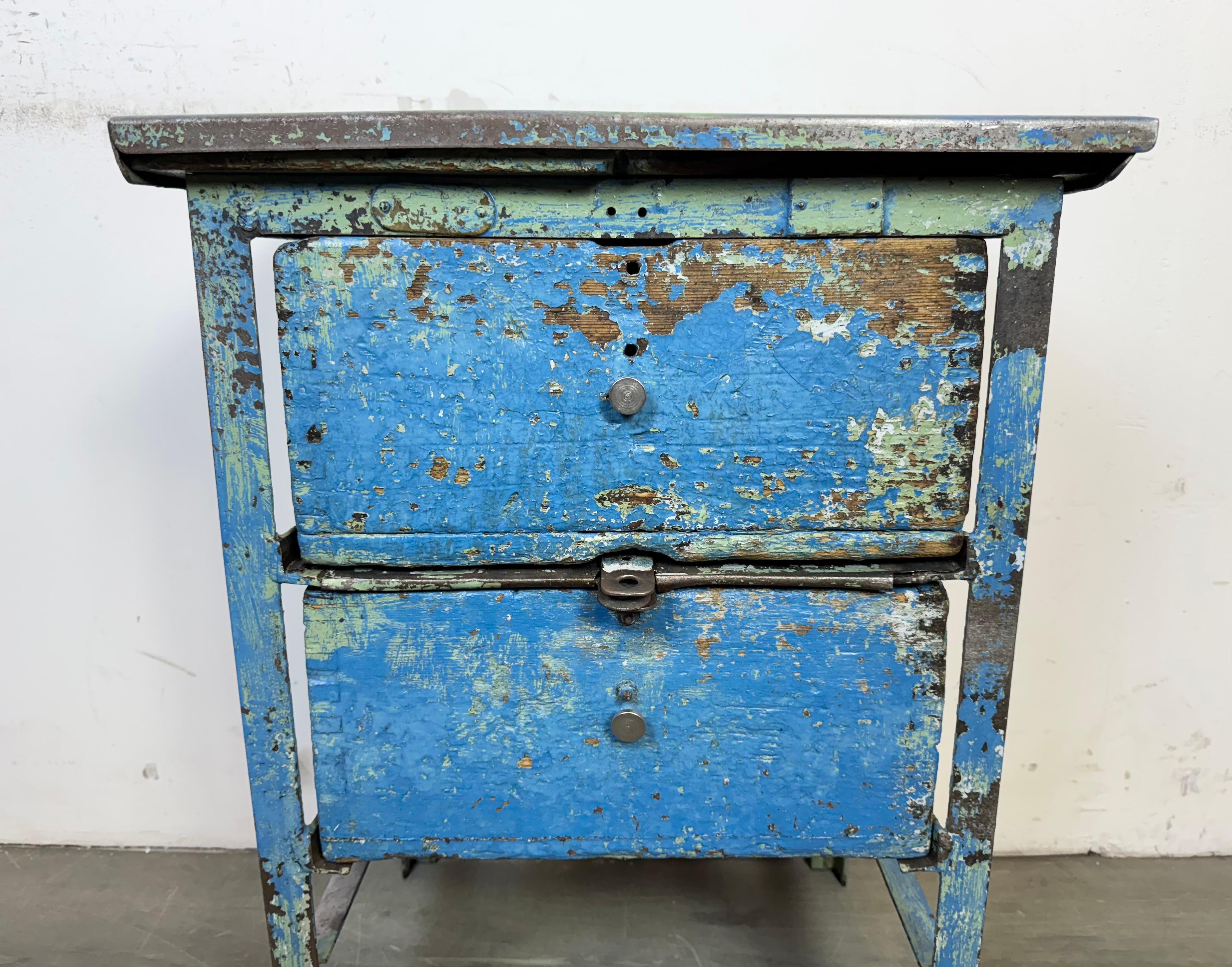XX secolo Cassettiera industriale in ferro blu, anni '50 in vendita