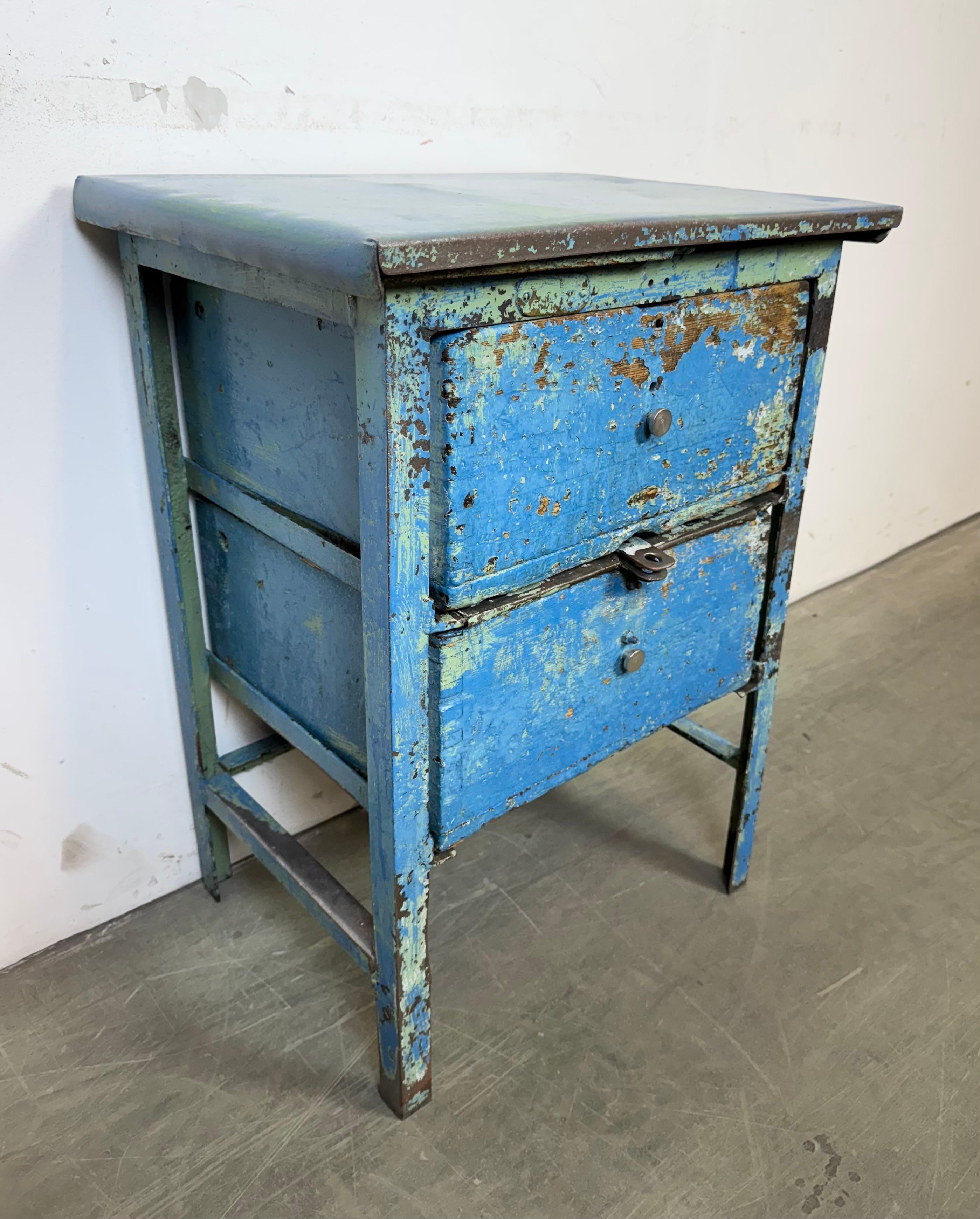 Ferro Cassettiera industriale in ferro blu, anni '50 in vendita