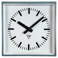 Blaue quadratische Industrie-Wanduhr von Pragotron, 1970er Jahre