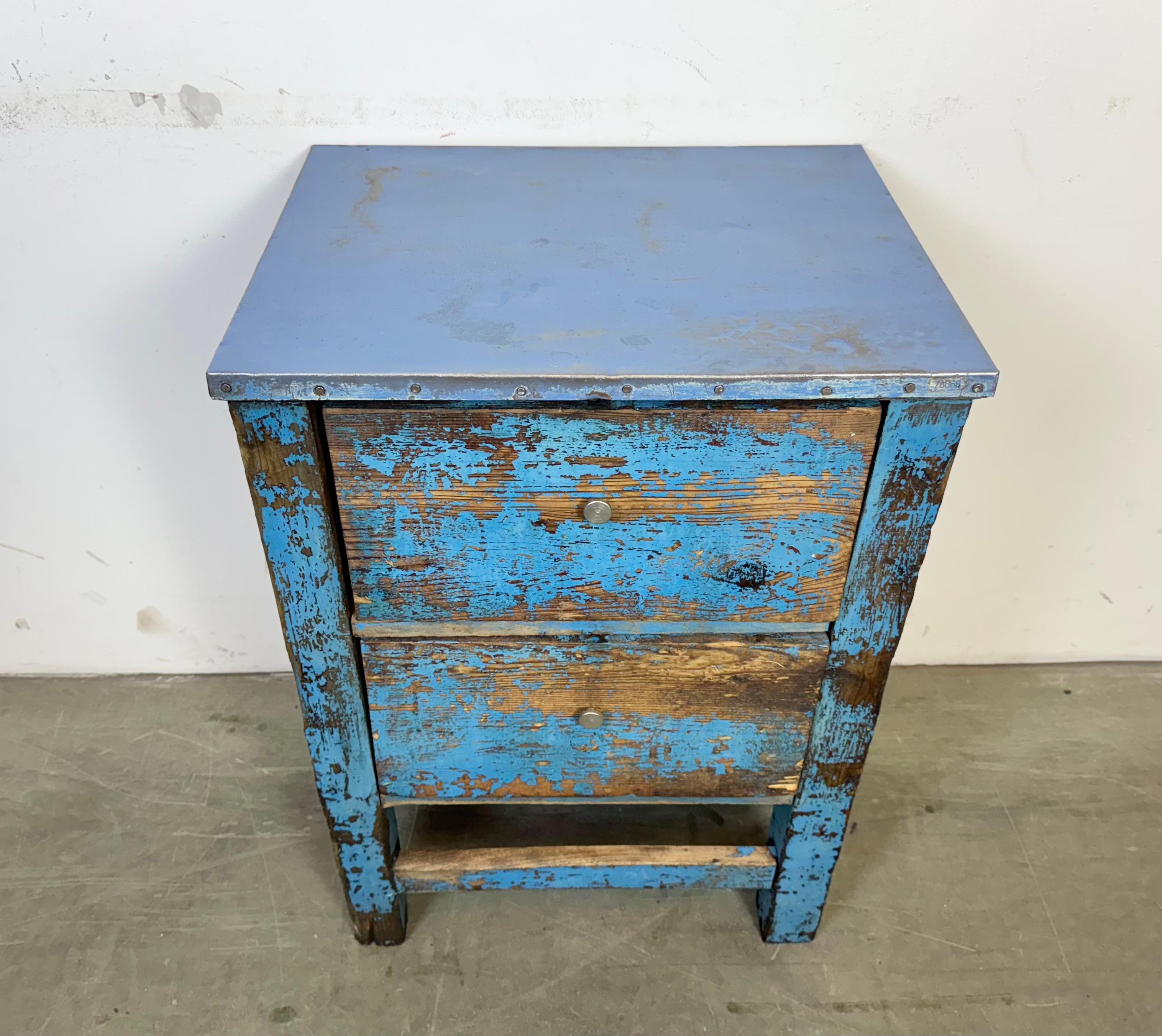 Ceco Cassettiera industriale in legno blu, anni '50 in vendita