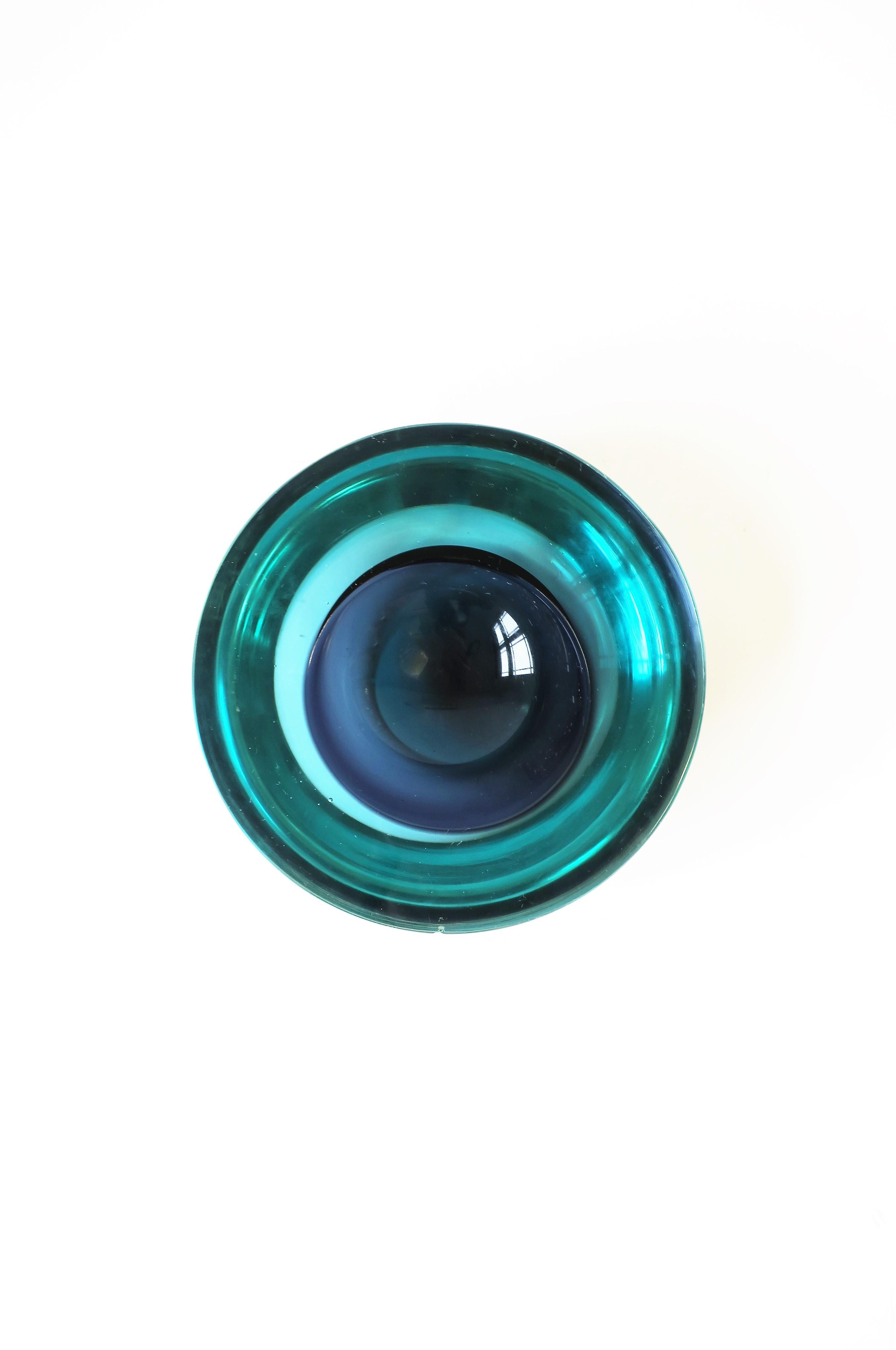 A beautiful round Italian Murano blue 'Geode' art glass bowl. A great decorative bowl or as a small catch-all vide-poche for a table, desk, vanity, etc. . 

Bowl measures: 5.13