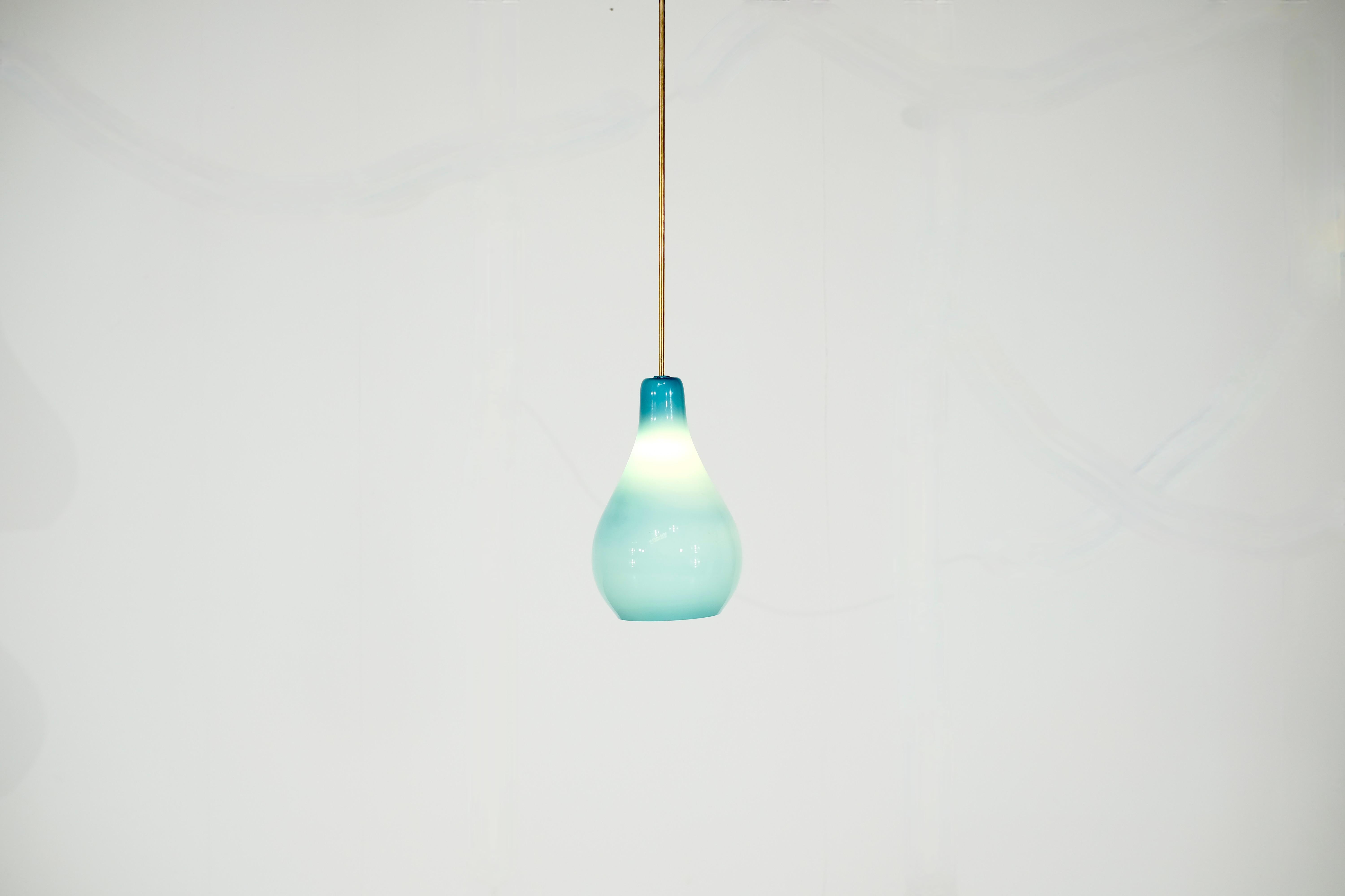Blue Italian opaline pendant light - 1960s In Excellent Condition For Sale In Uccle, Bruxelles