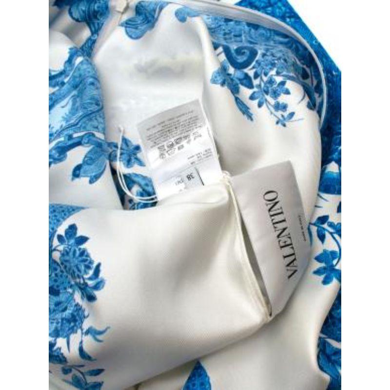 Blue & ivory Delft print silk dress For Sale 2