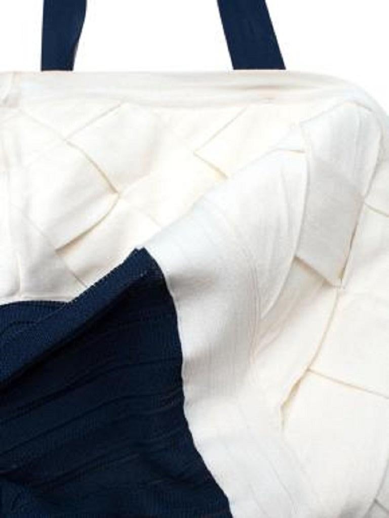 Vestido plisado y bolero azul y marfil en venta 4