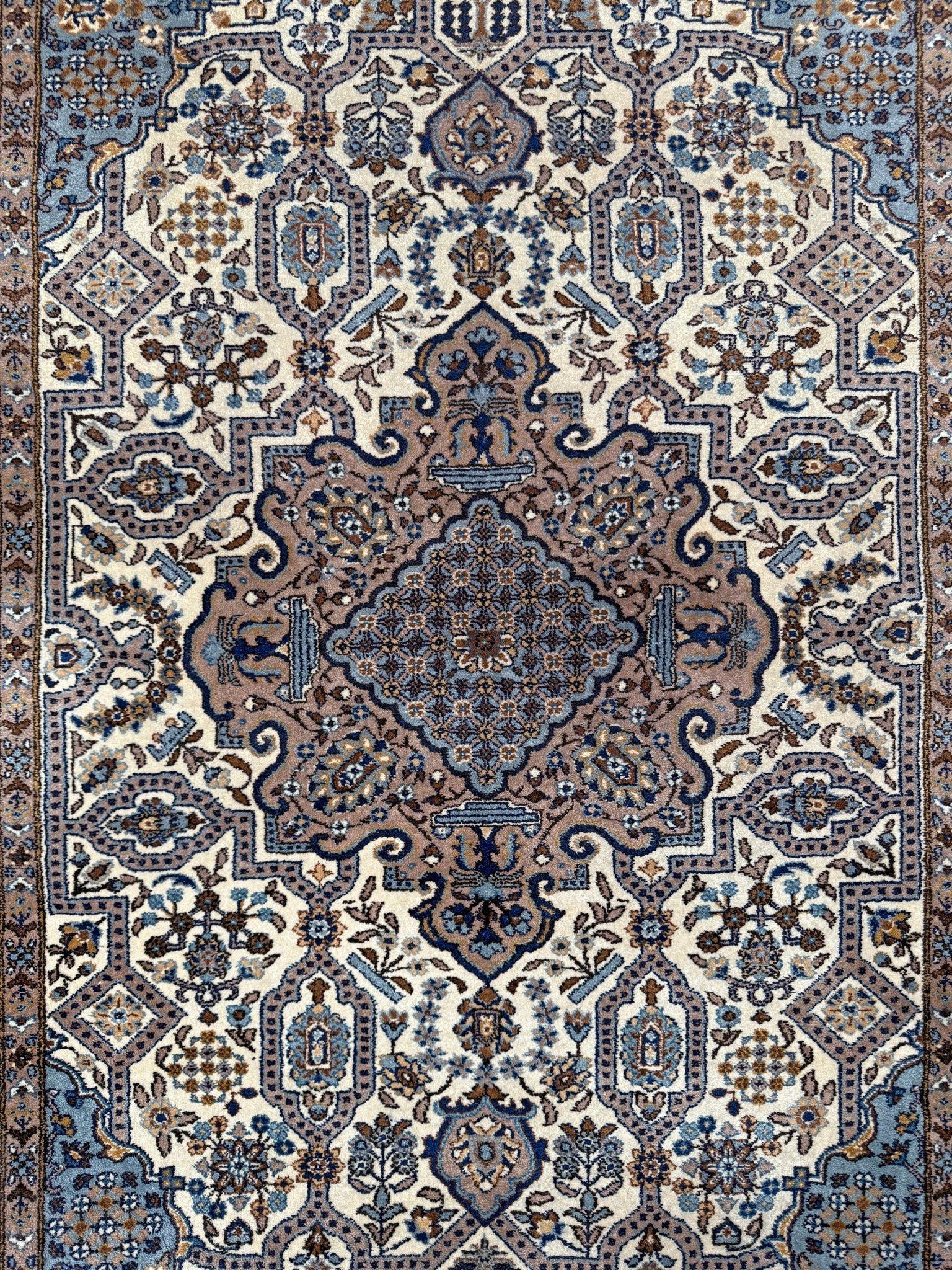 Blau & Elfenbein Tabriz - • Handgefertigter Teppich aus persischer Wolle (3′×5′) - Blumenmedaillon im Angebot 4