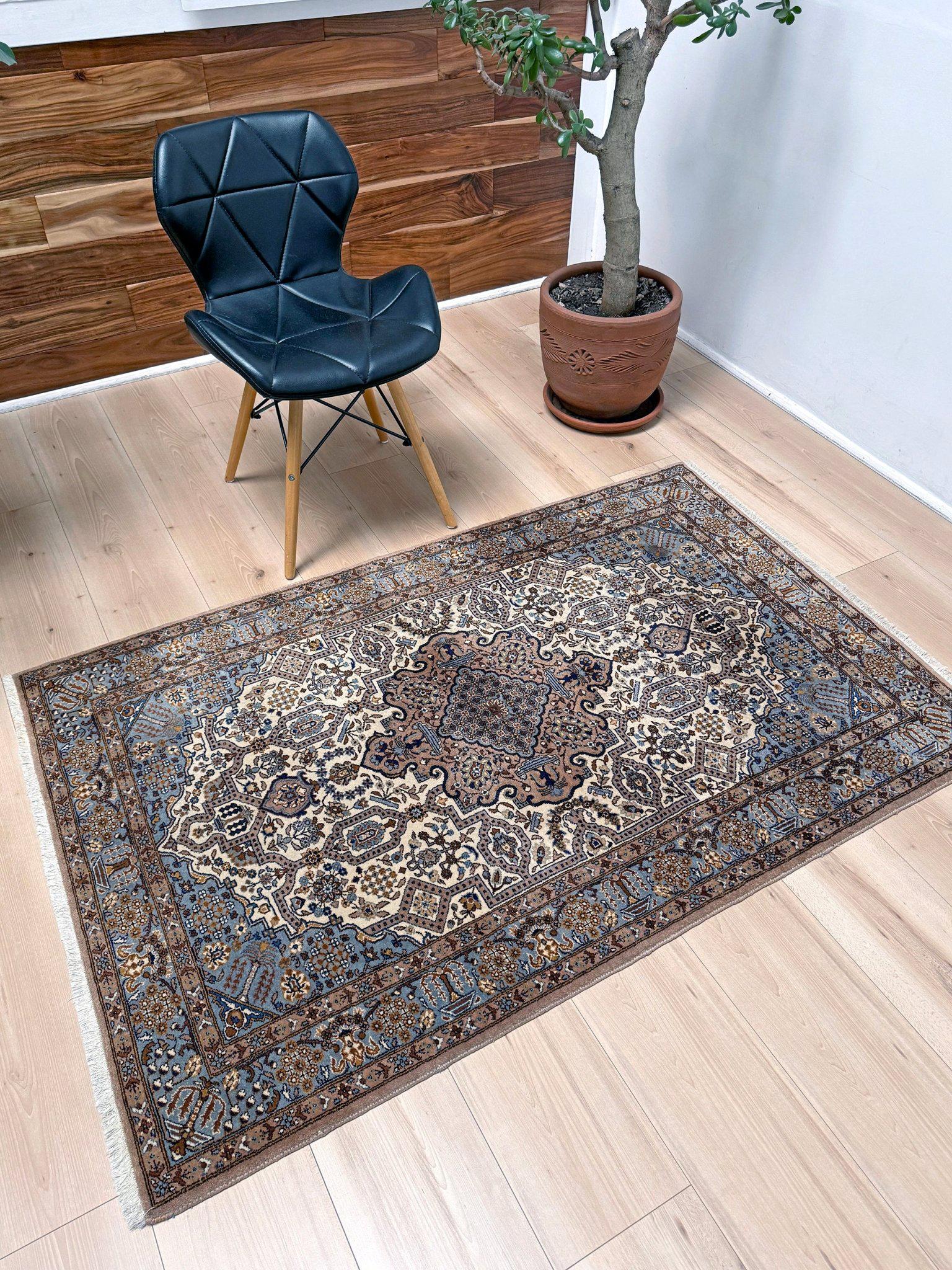 Blau & Elfenbein Tabriz - • Handgefertigter Teppich aus persischer Wolle (3′×5′) - Blumenmedaillon im Angebot 2