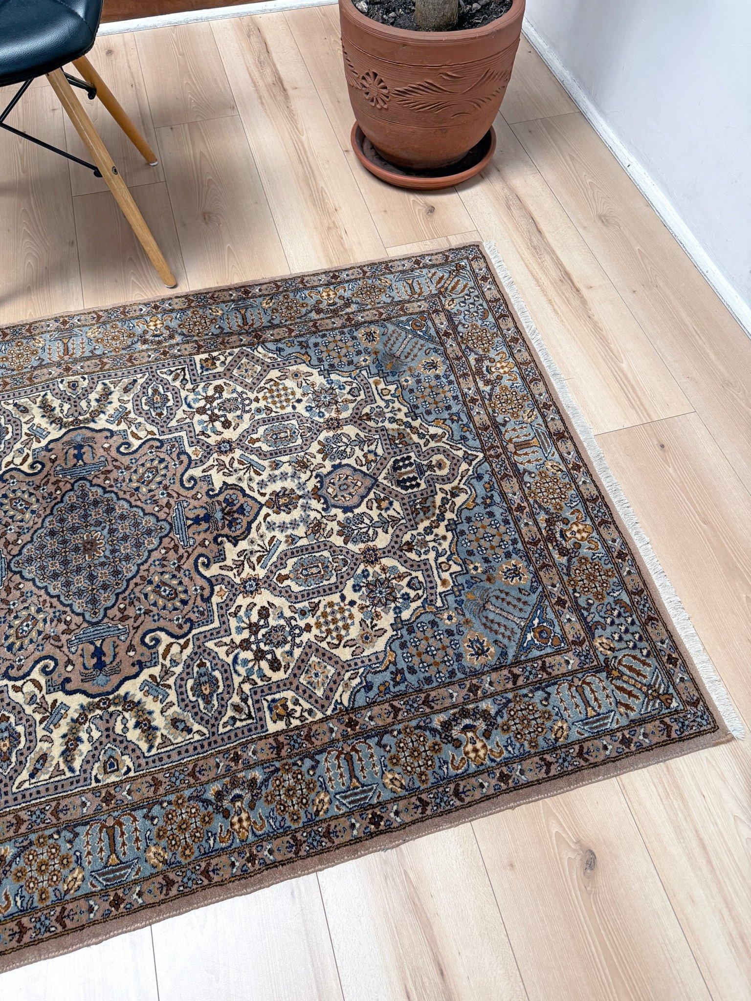 Blau & Elfenbein Tabriz - • Handgefertigter Teppich aus persischer Wolle (3′×5′) - Blumenmedaillon im Angebot 3
