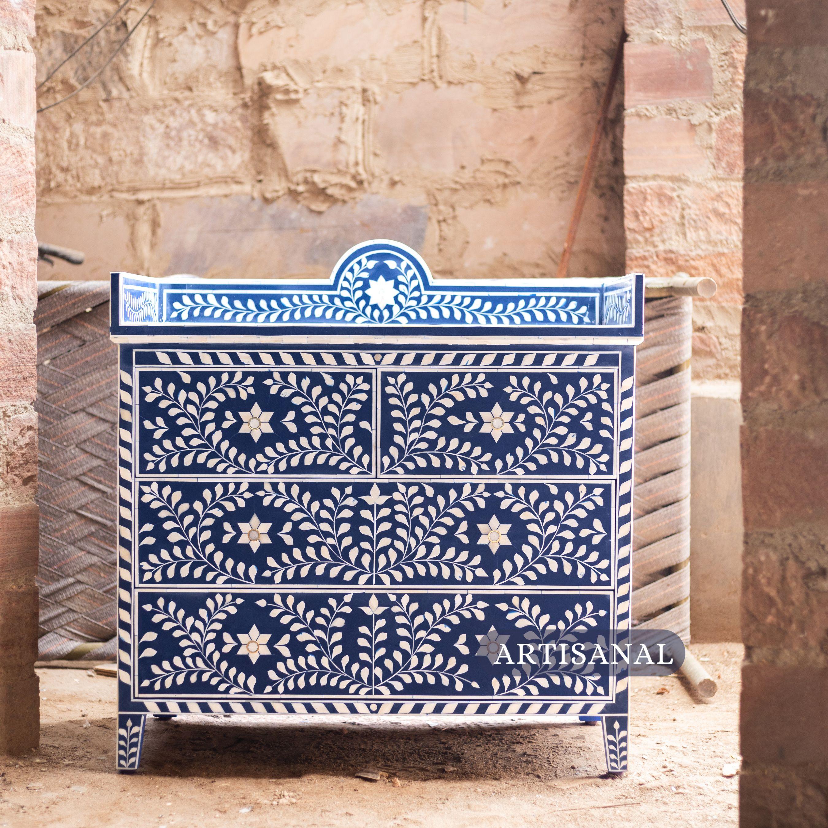 Agra Commode à langer en marqueterie Blue Ivy, mobilier de chambre d'enfant par Artisanal en vente