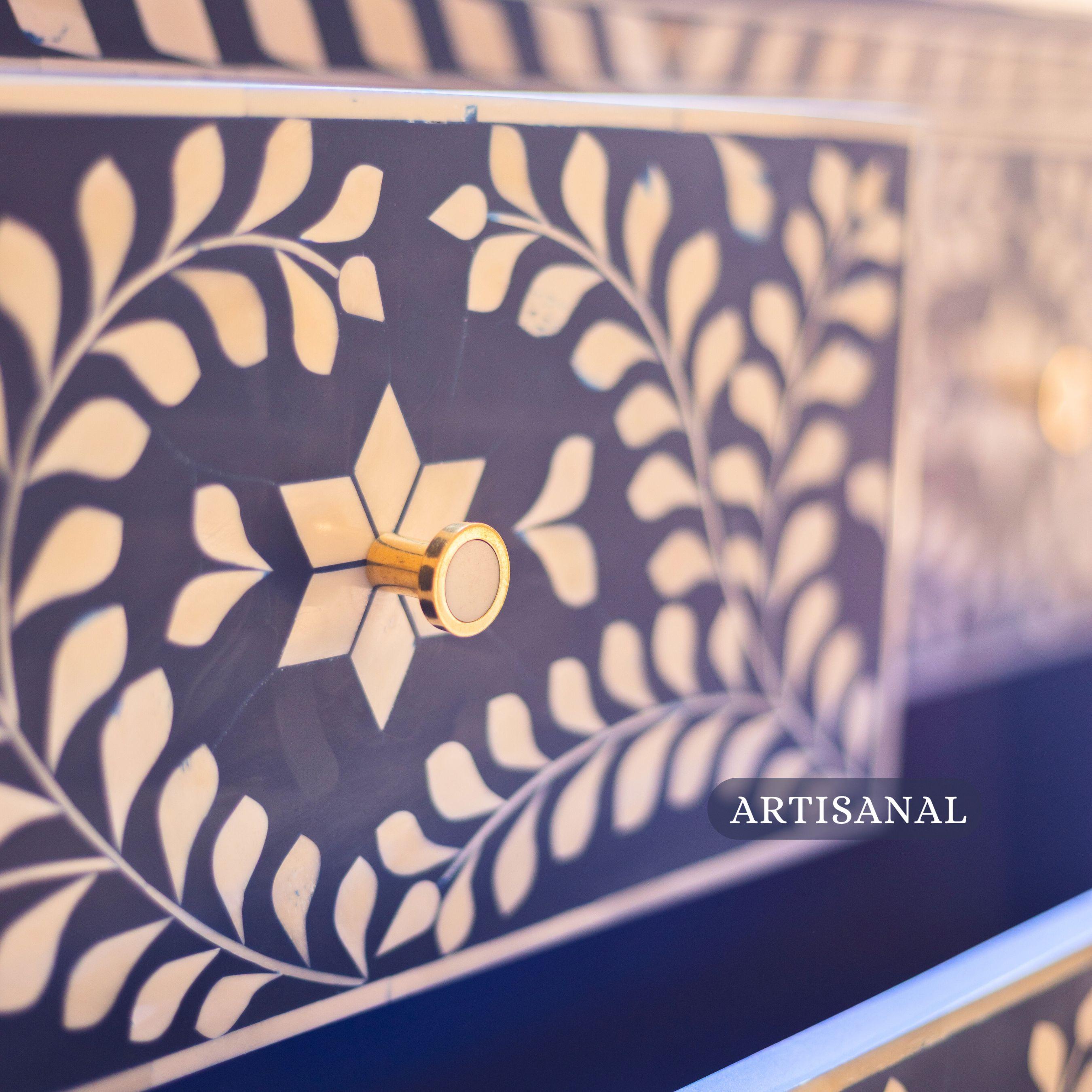 XXIe siècle et contemporain Commode à langer en marqueterie Blue Ivy, mobilier de chambre d'enfant par Artisanal en vente