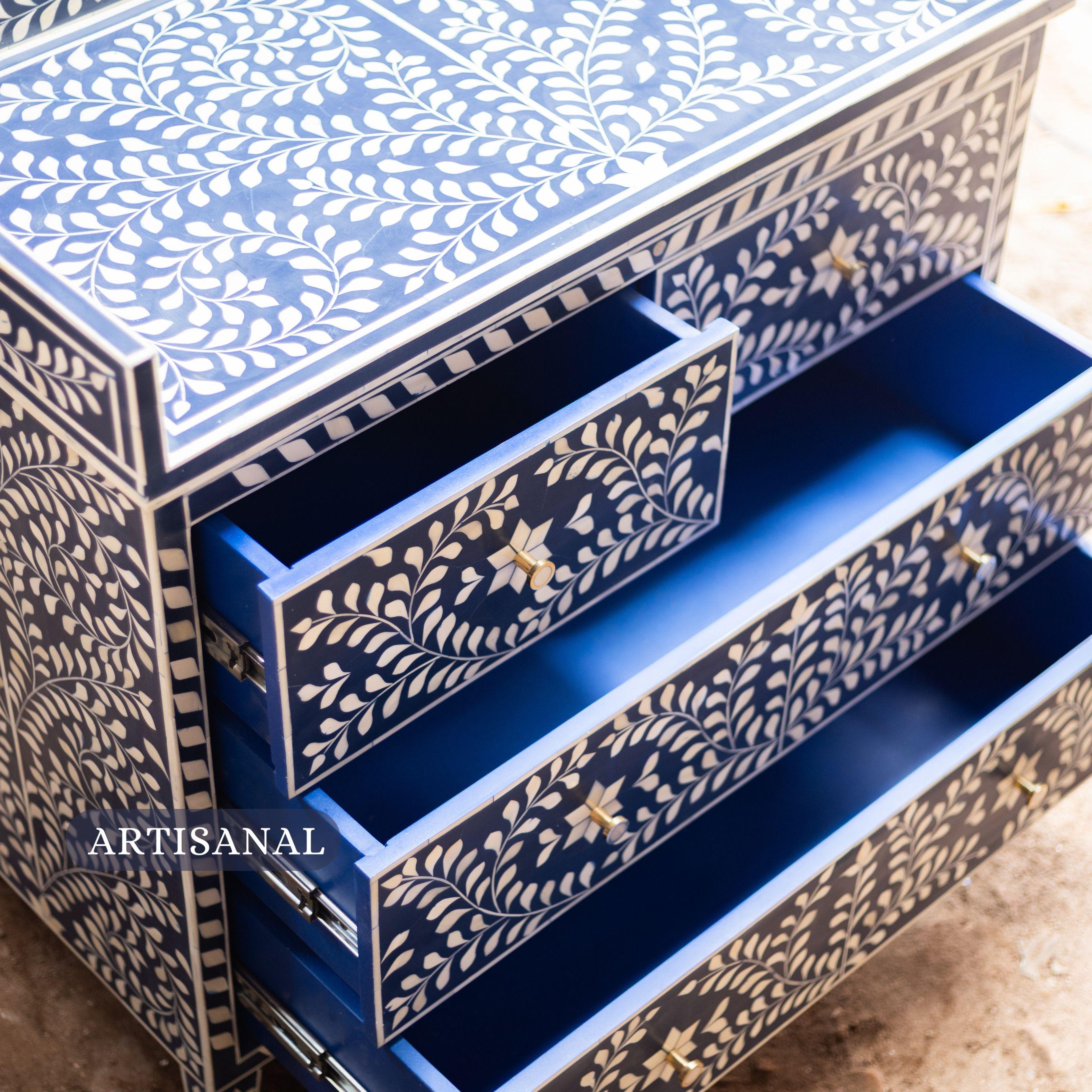 Bois Commode à langer en marqueterie Blue Ivy, mobilier de chambre d'enfant par Artisanal en vente