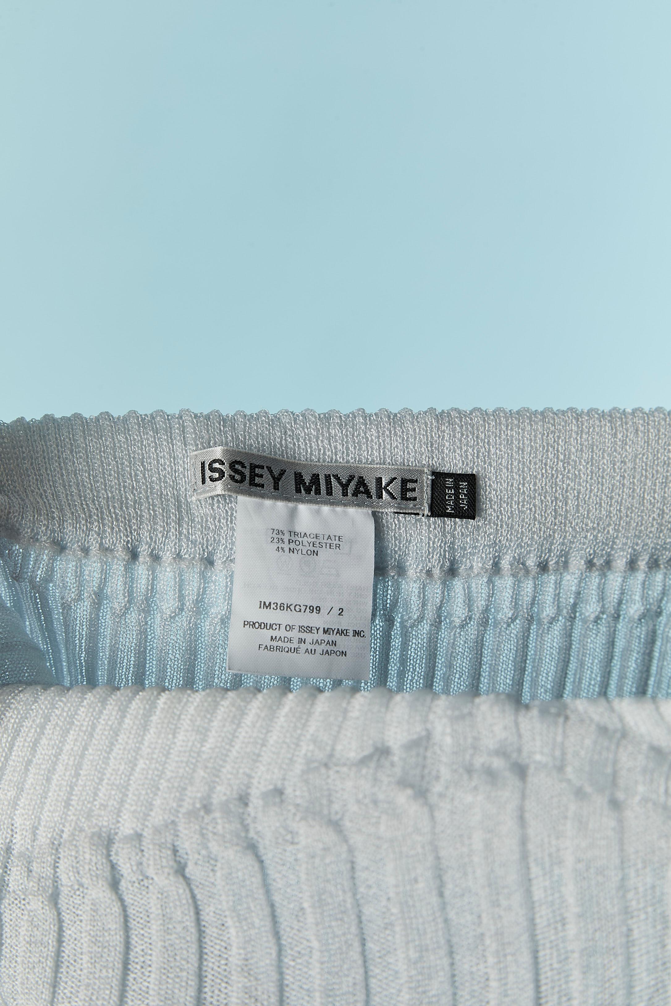 Jupe plissée en jacquard bleu ISSEY MIYAKE en vente 1