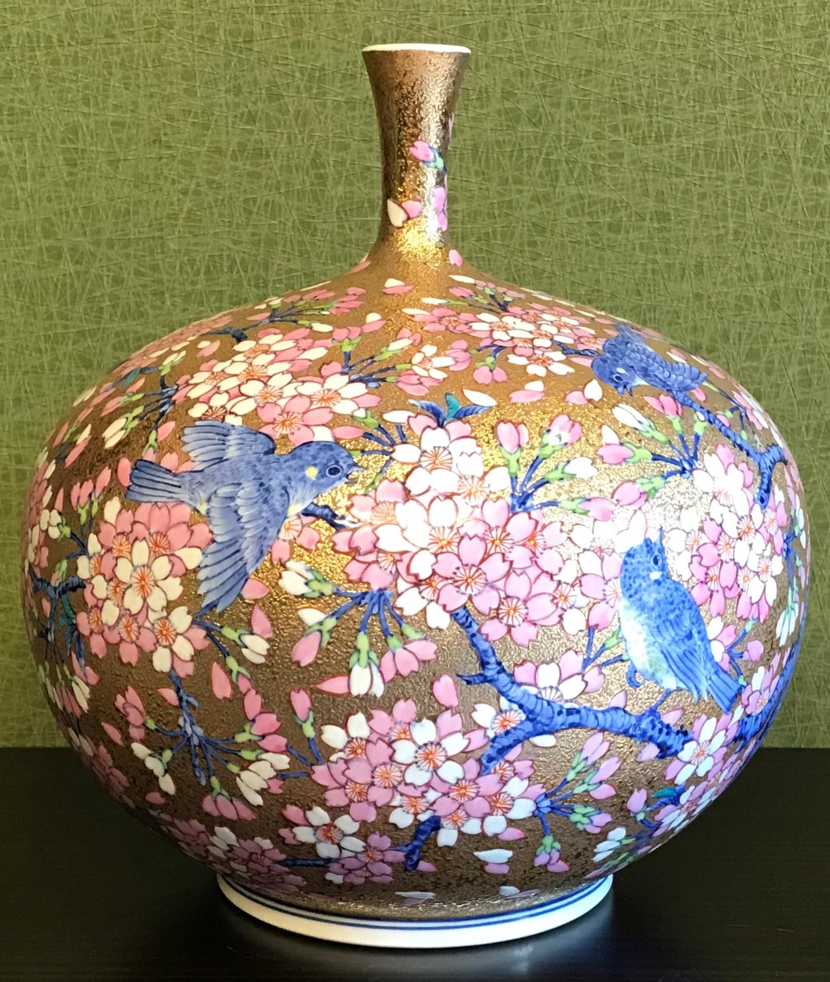 Breathtaking contemporary Japanese gilded long-neck porcelain vase, extremely intricately hand painted in pink and blue on an opulently textured gold background. This piece is a masterpiece by highly acclaimed award-winning master porcelain artist