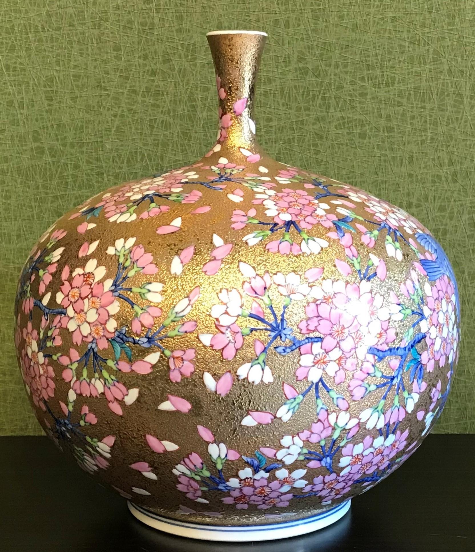 Japanese Blue Pink Gold Porcelain Vase by Contemporary Master Artist In New Condition In Takarazuka, JP