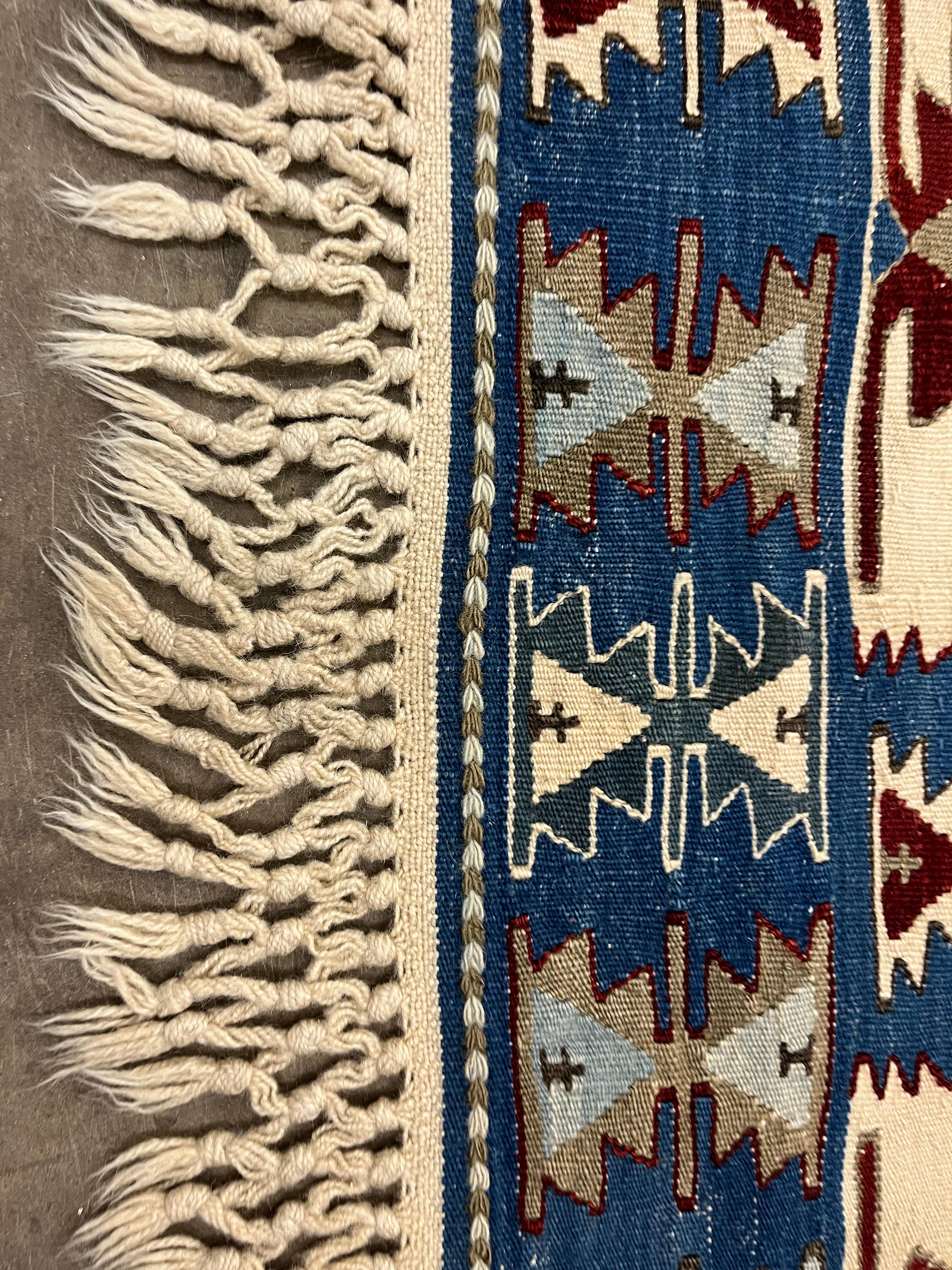 Turc Tapis Kilim bleu géométrique fait à la main Tapis tribal oriental crème  en vente