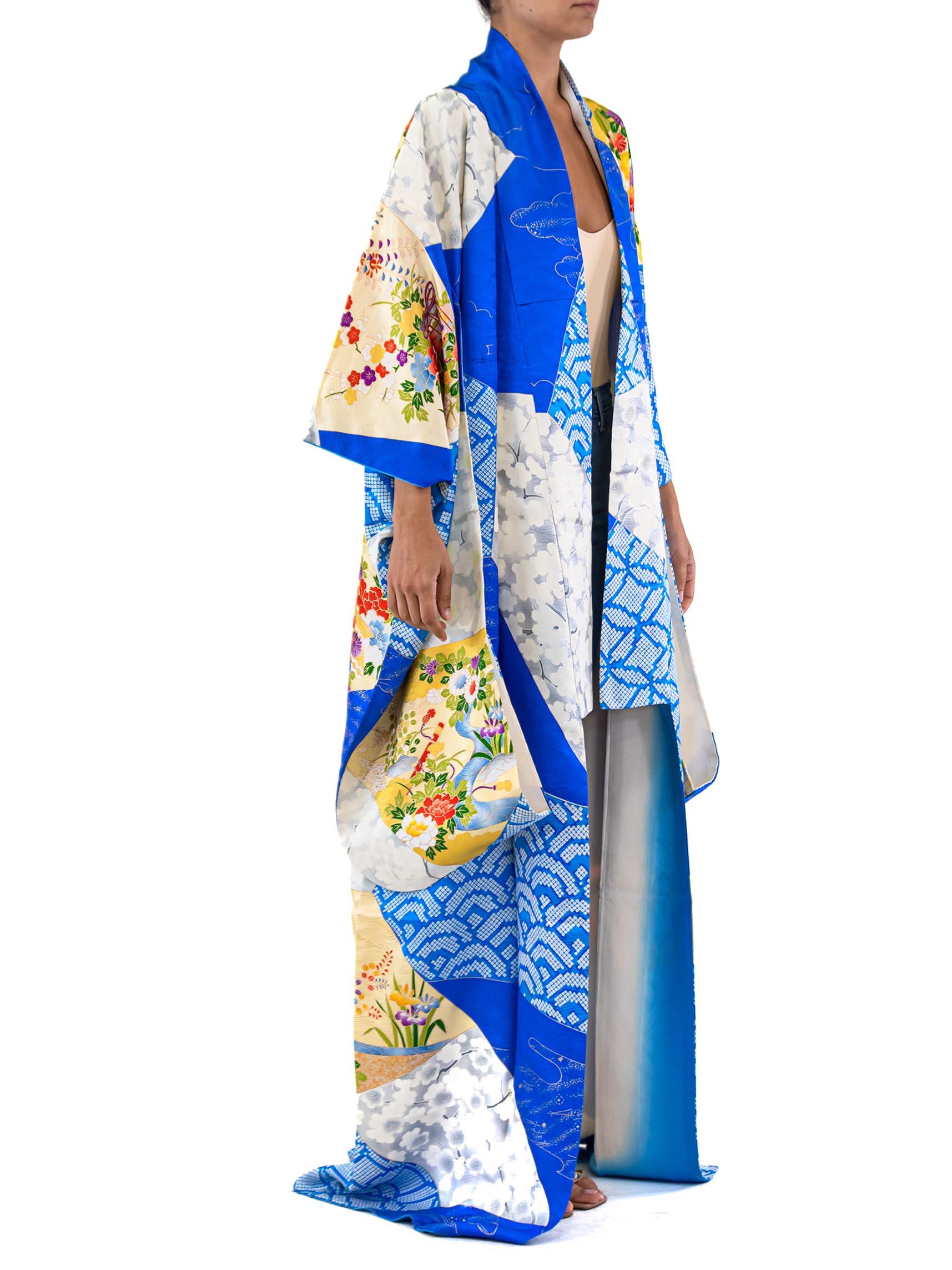 Gray Blue Kimono With Gold Flower Garden Scene For Sale