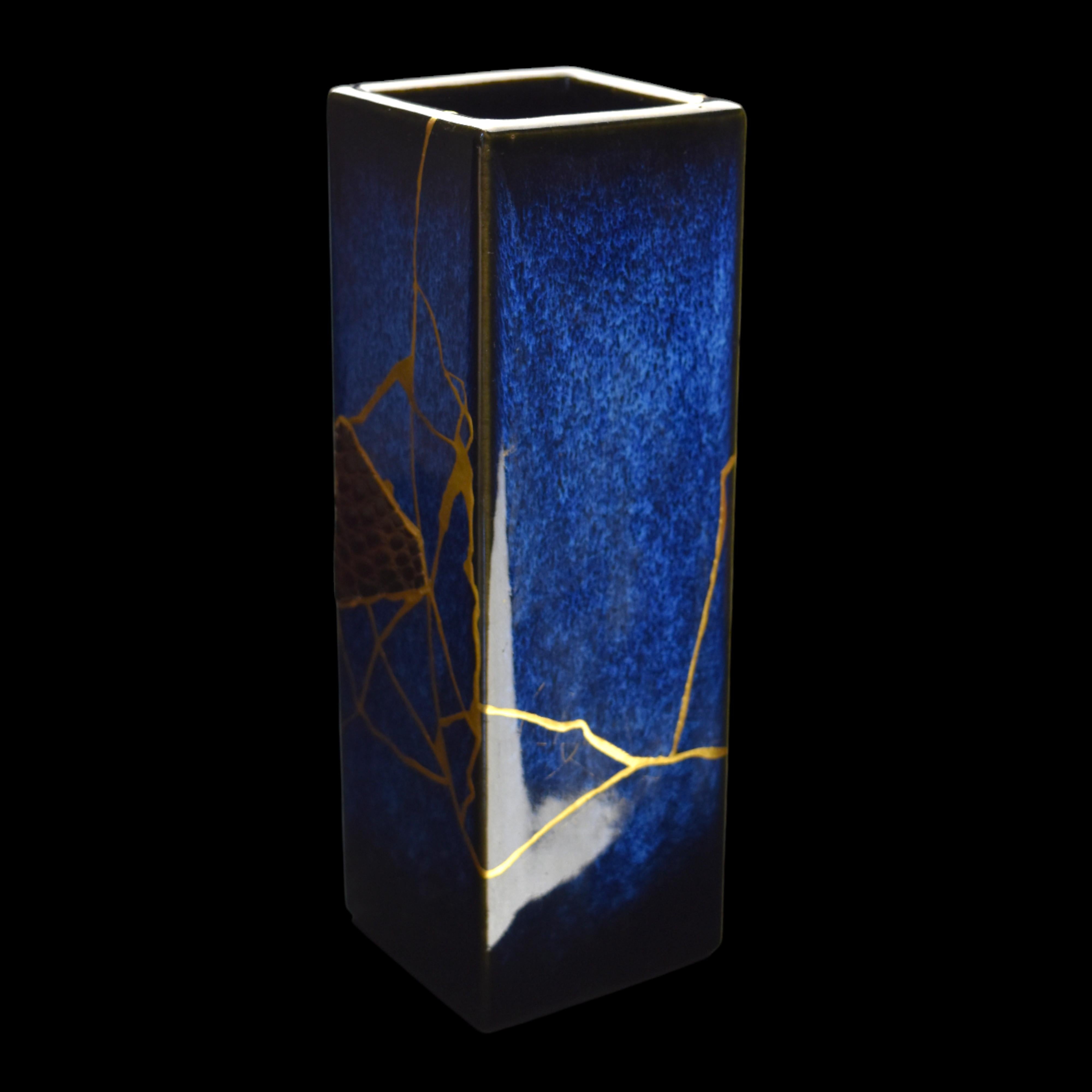 Vaso kintsugi blu con pelle di coccodrillo In condizioni Nuovo in vendita a MEAUX, FR