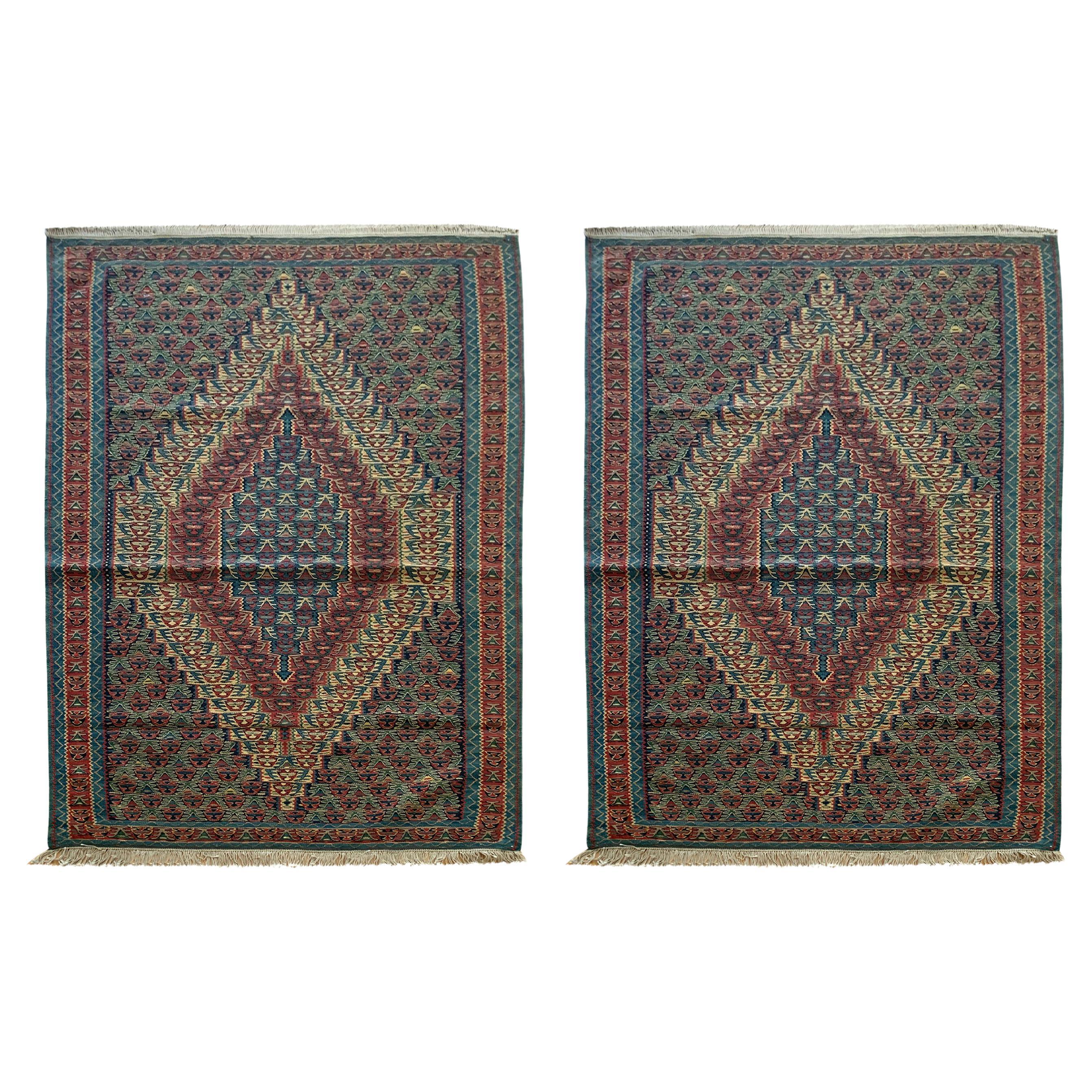 Paire de tapis Kilim kurdes bleus faits à la main en laine tissée à plat