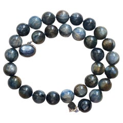 Collar de cuentas de cianita azul con cierre de cianita de plata de ley