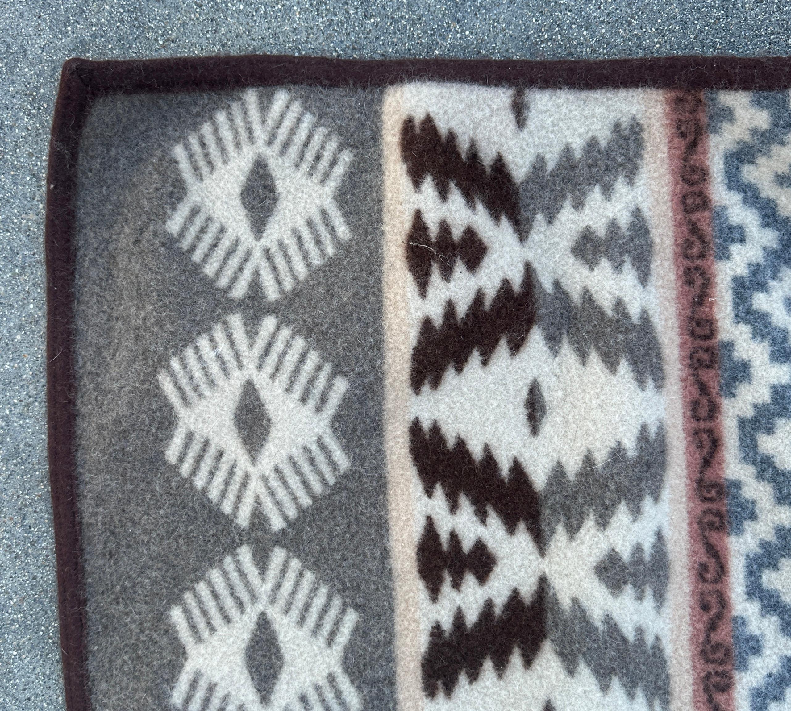 Blue Label Pendleton Blanket In Good Condition For Sale In Los Angeles, CA