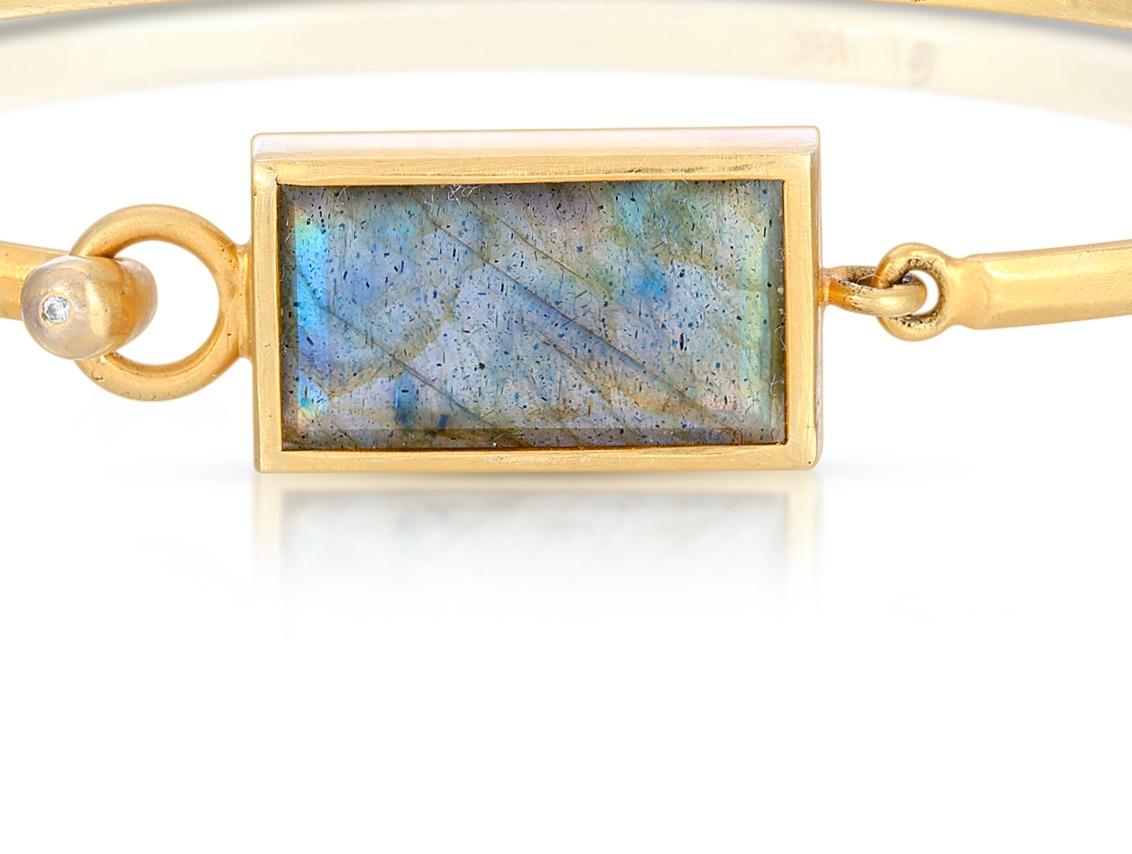 Modern Blue Labradorite Emerald Cut Stone in 18k Yellow Gold Hinge Bangle For Sale