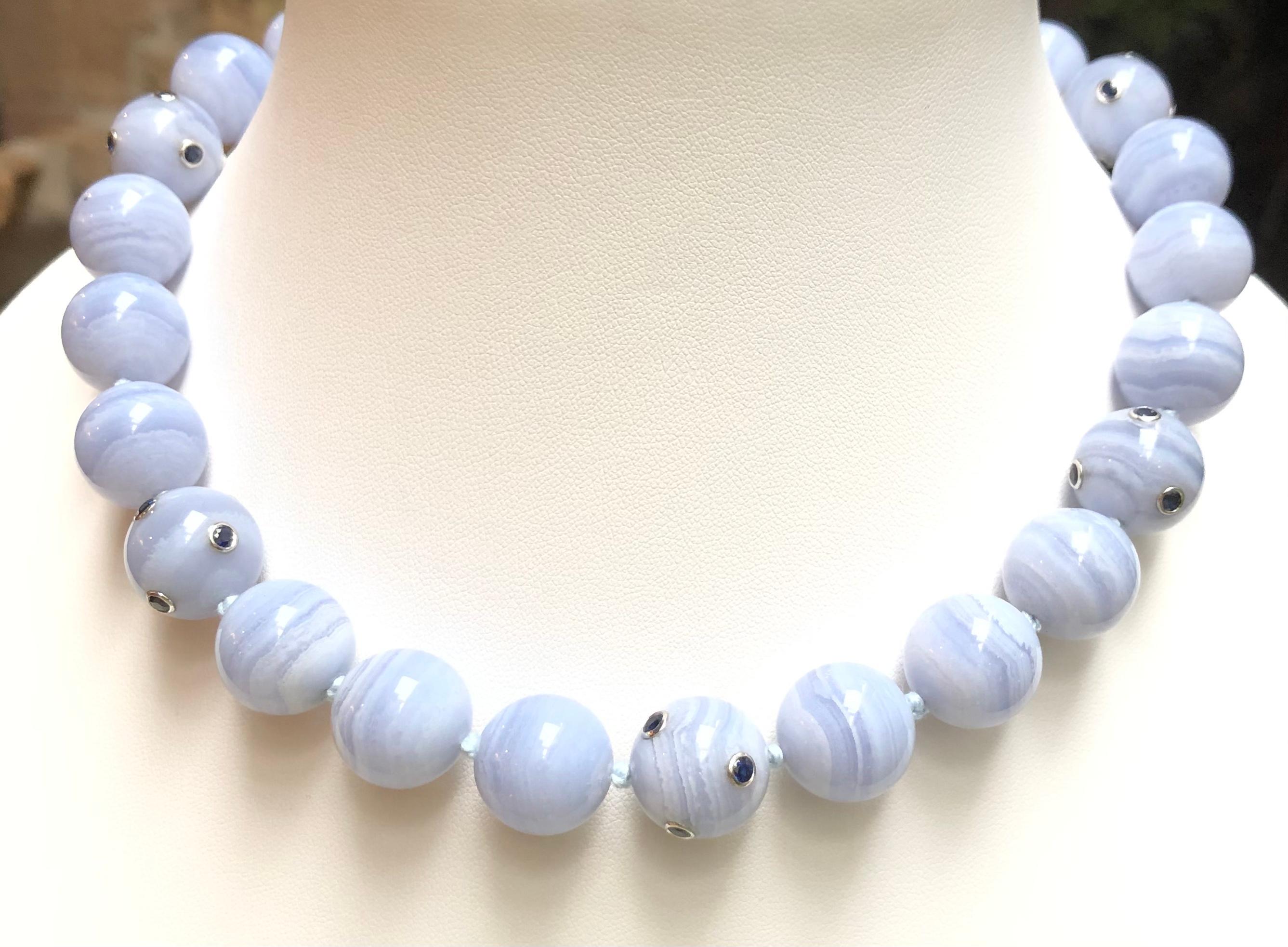 Blue Lace Agate and Blue Sapphire 3.69 carats with 18 Karat White Gold Clasp

Width:  1.4 cm 
Length: 46.0 cm
Total Weight: 155.47 grams

Blue Lace: 20.6mm / 25 pieces



