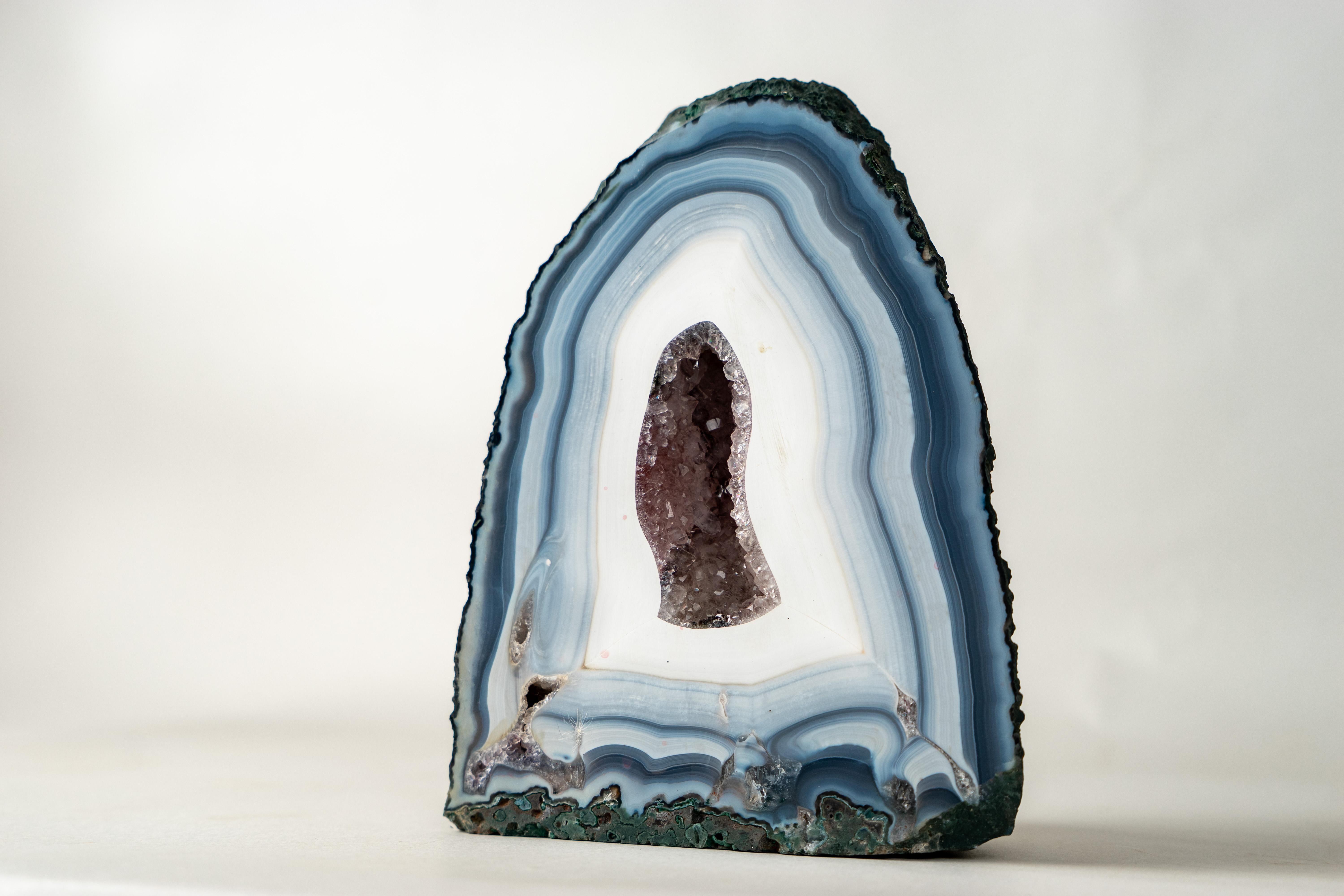Blue Lace Agate Geode: Amethyst Druzy Crystal, Collector's Mineral in vendita 1