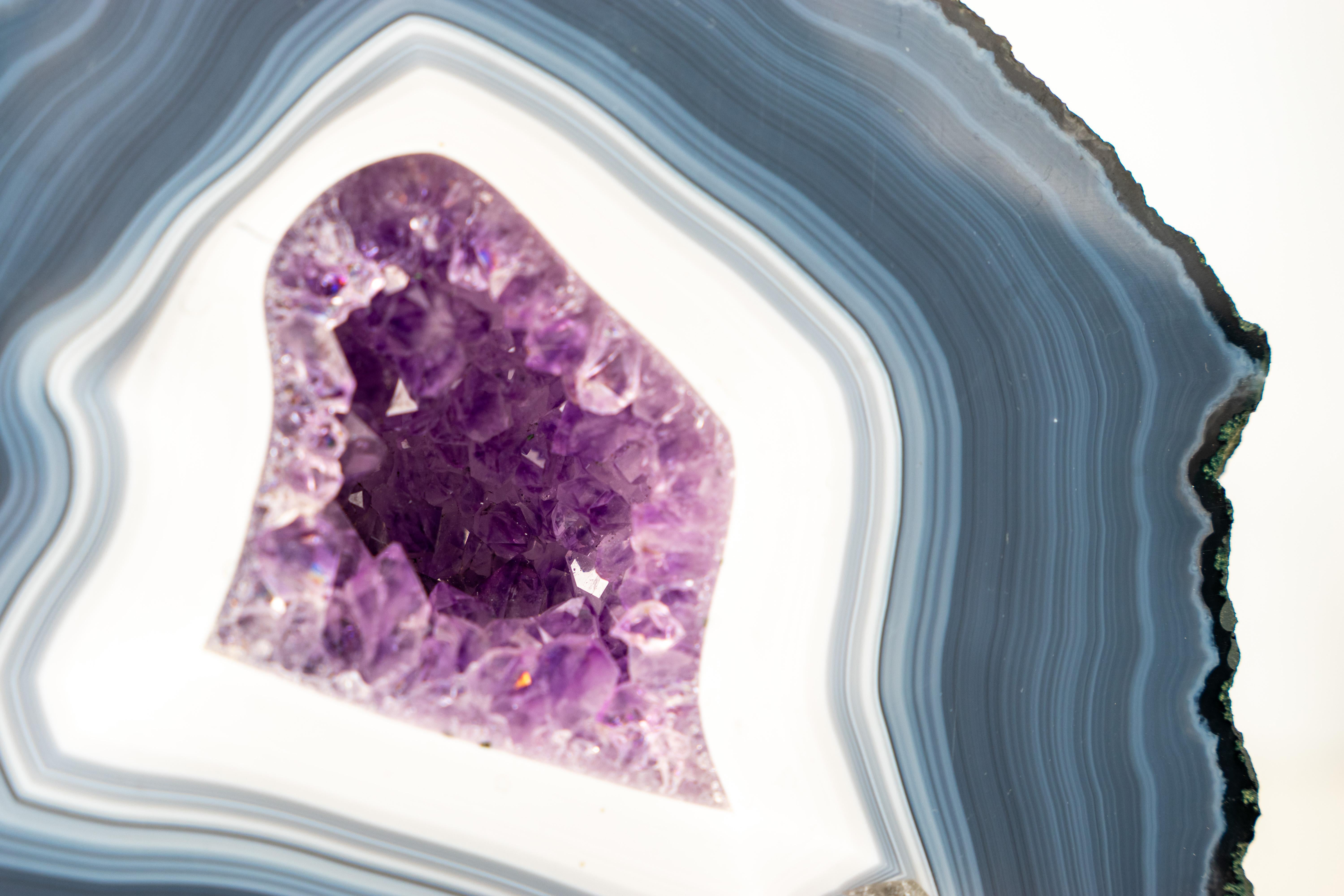 Blue Lace Agate Geode with Amethyst Druzy (Brasilianisch) im Angebot