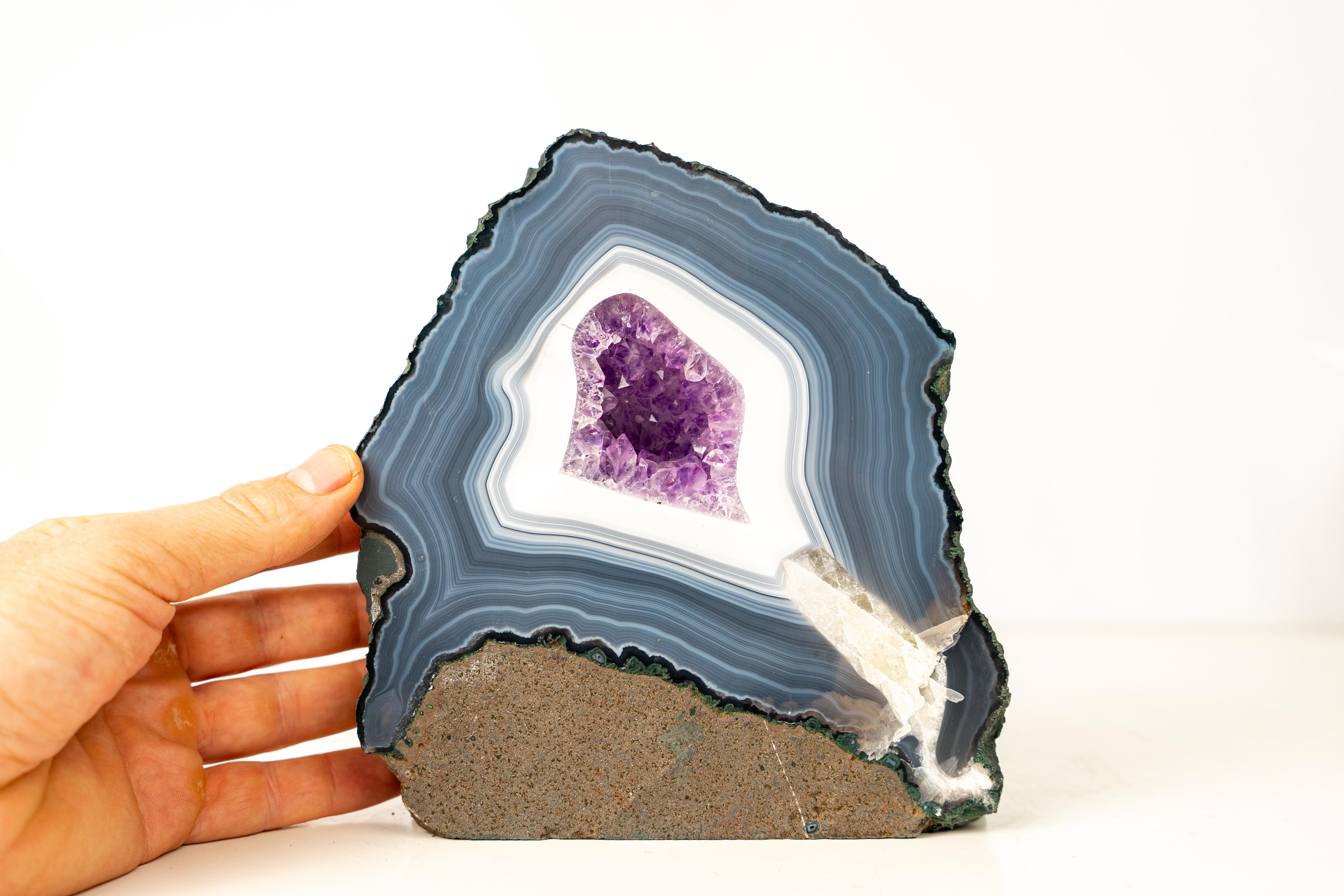 Blue Lace Agate Geode with Amethyst Druzy (21. Jahrhundert und zeitgenössisch) im Angebot