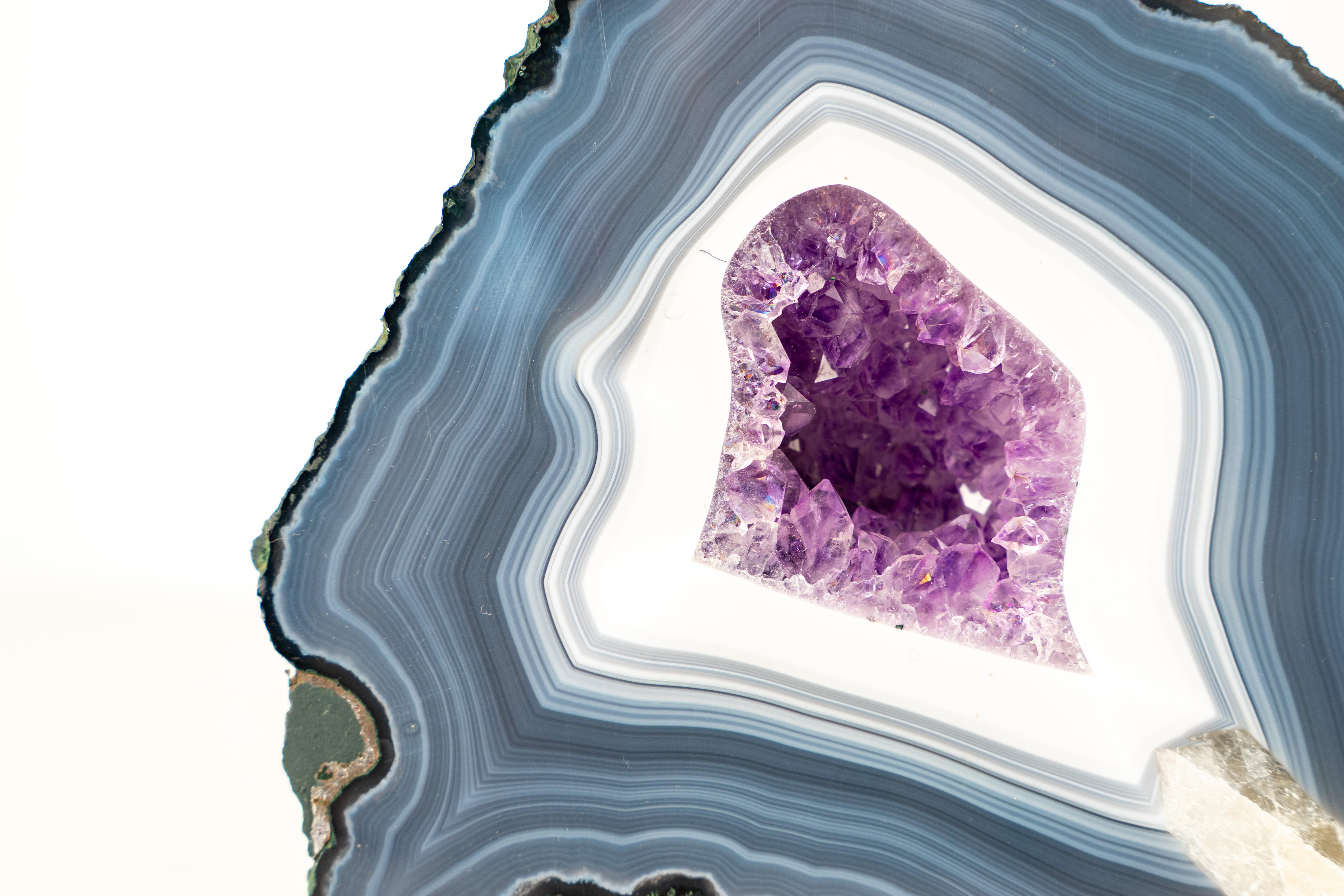 Blue Lace Agate Geode with Amethyst Druzy (Kristall) im Angebot