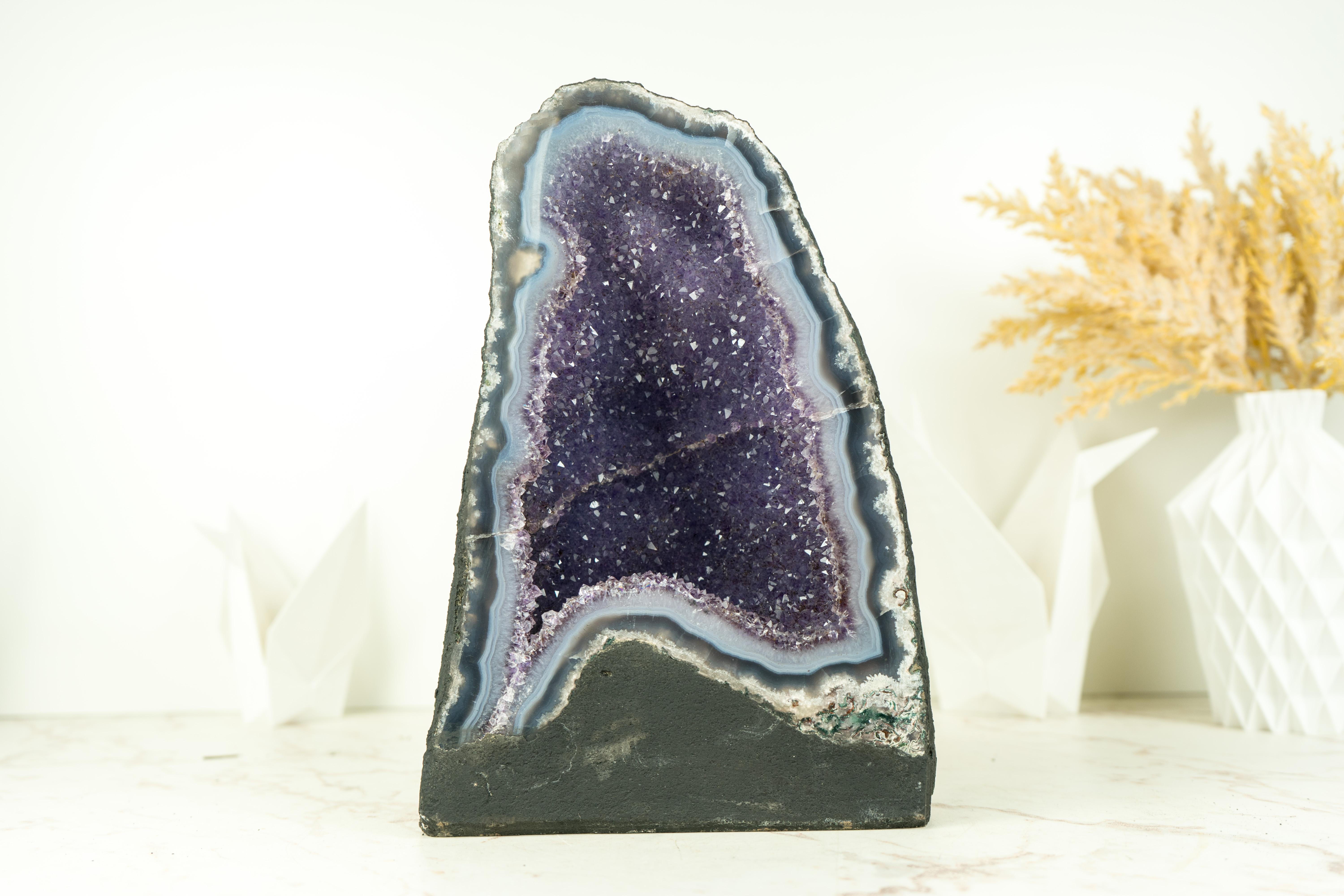 Blue Lace Agate Geode with Galaxy Lavender Amethyst Druzy In New Condition For Sale In Ametista Do Sul, BR