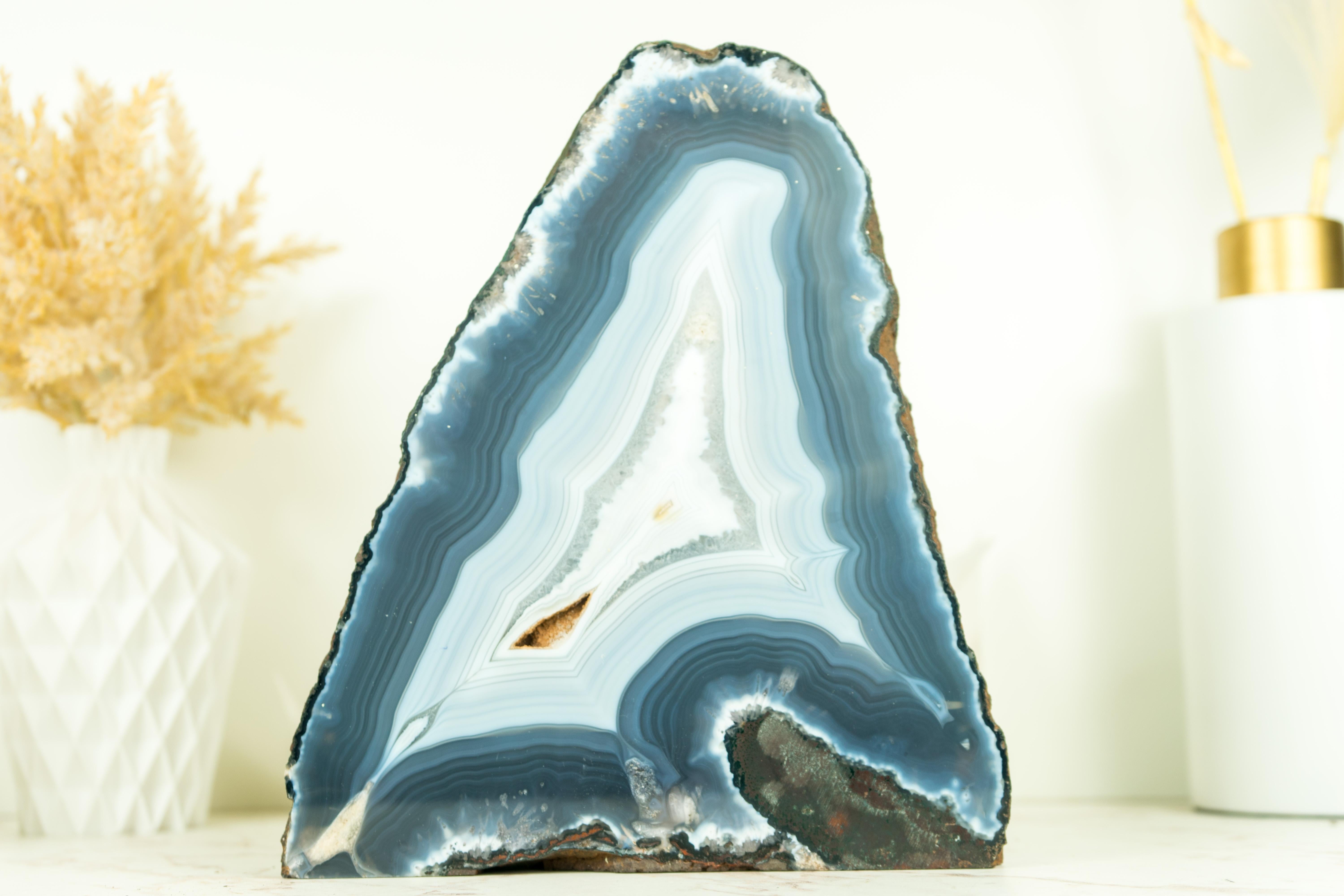 Blauer Spitzen-Achat-Geode mit seltenen Einschlüssen, ein natürliches Kunstwerk im Angebot 5