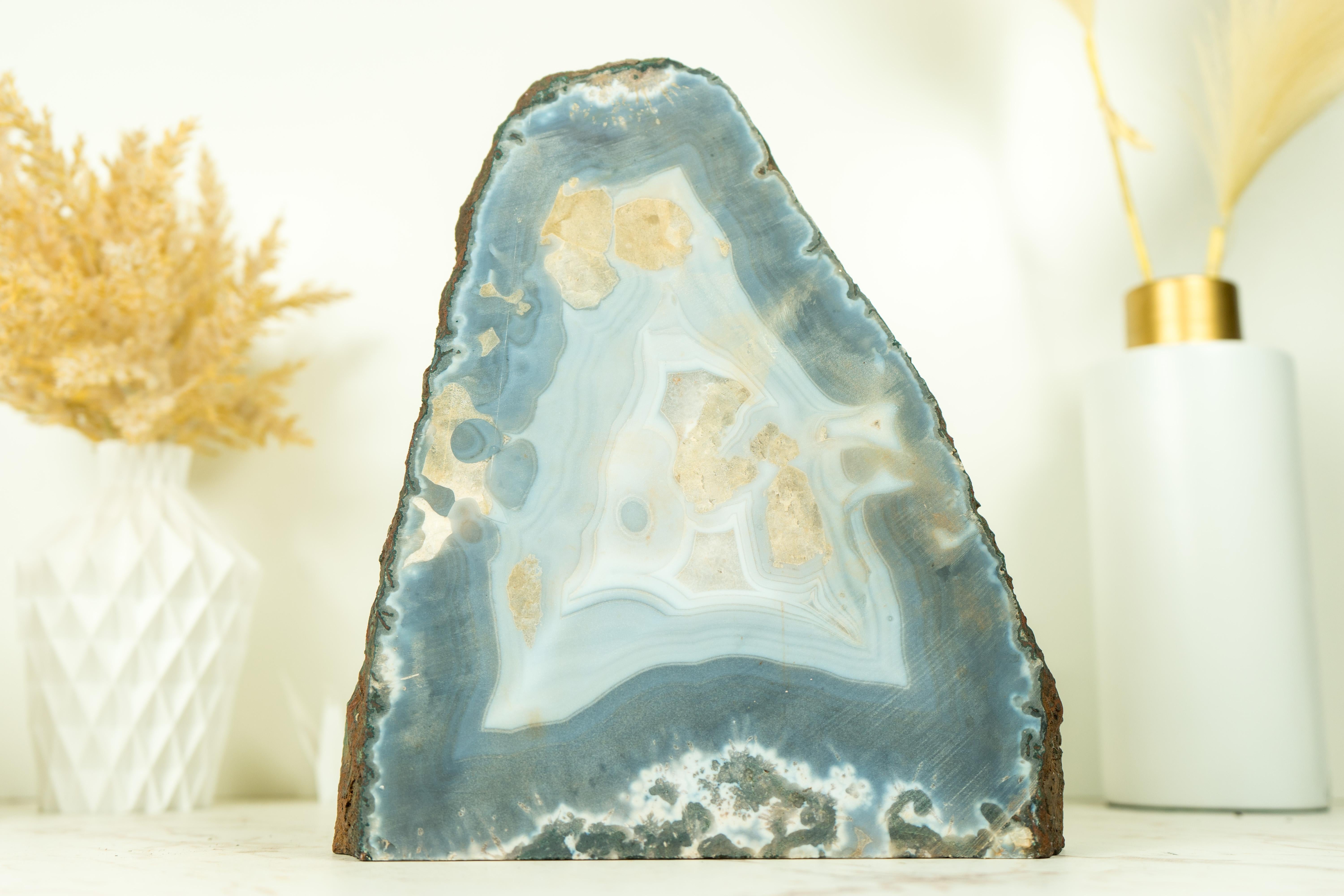 Blauer Spitzen-Achat-Geode mit seltenen Einschlüssen, ein natürliches Kunstwerk im Angebot 8