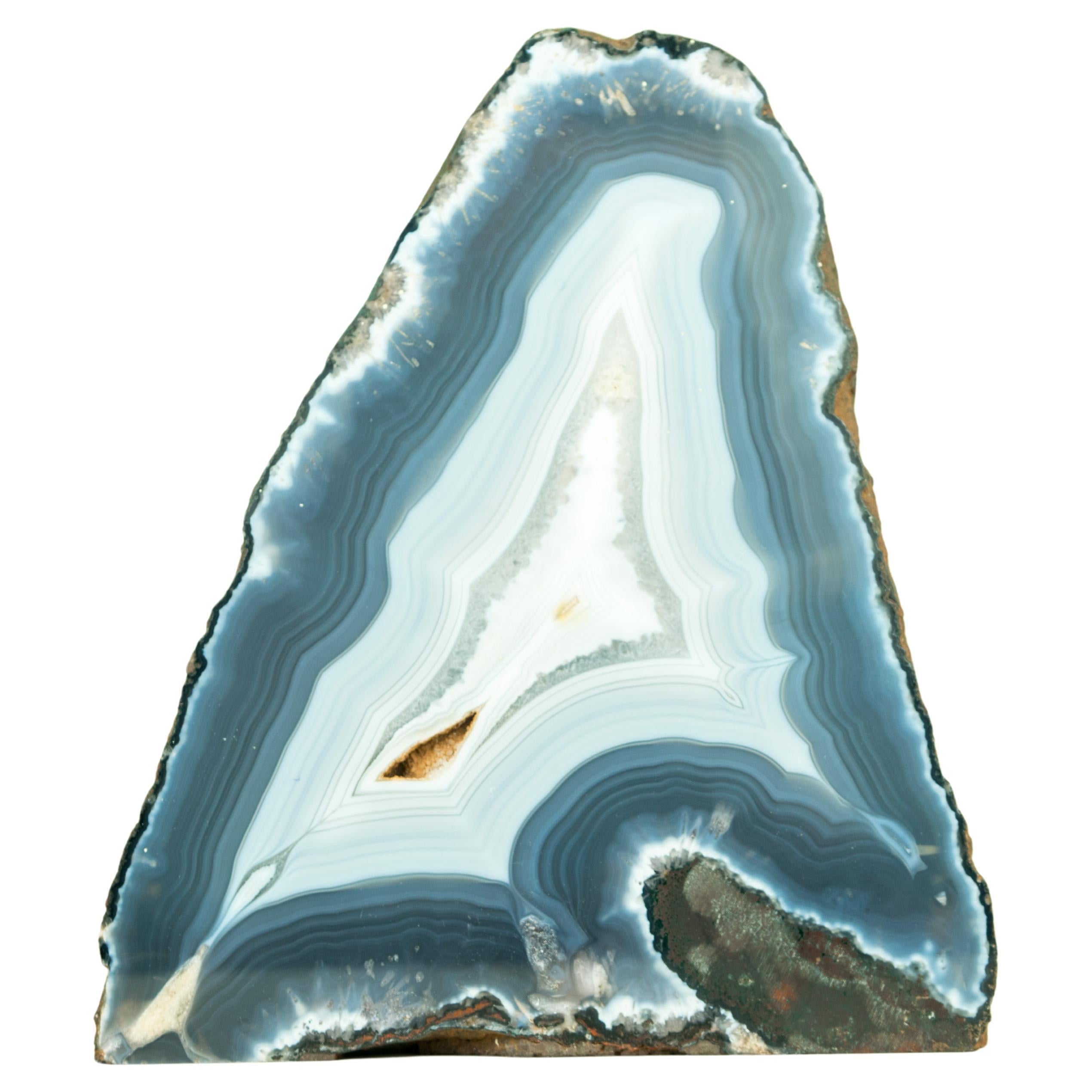 Œuvre d'art naturelle en agate bleue avec inclusions rares