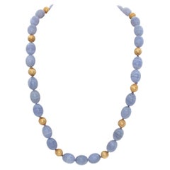Blaue Chalcedon-Halskette aus blauer Spitze mit 18 Karat Goldperlen