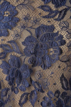 Blaues Spitzenabendkleid mit Rüschen SCAASI