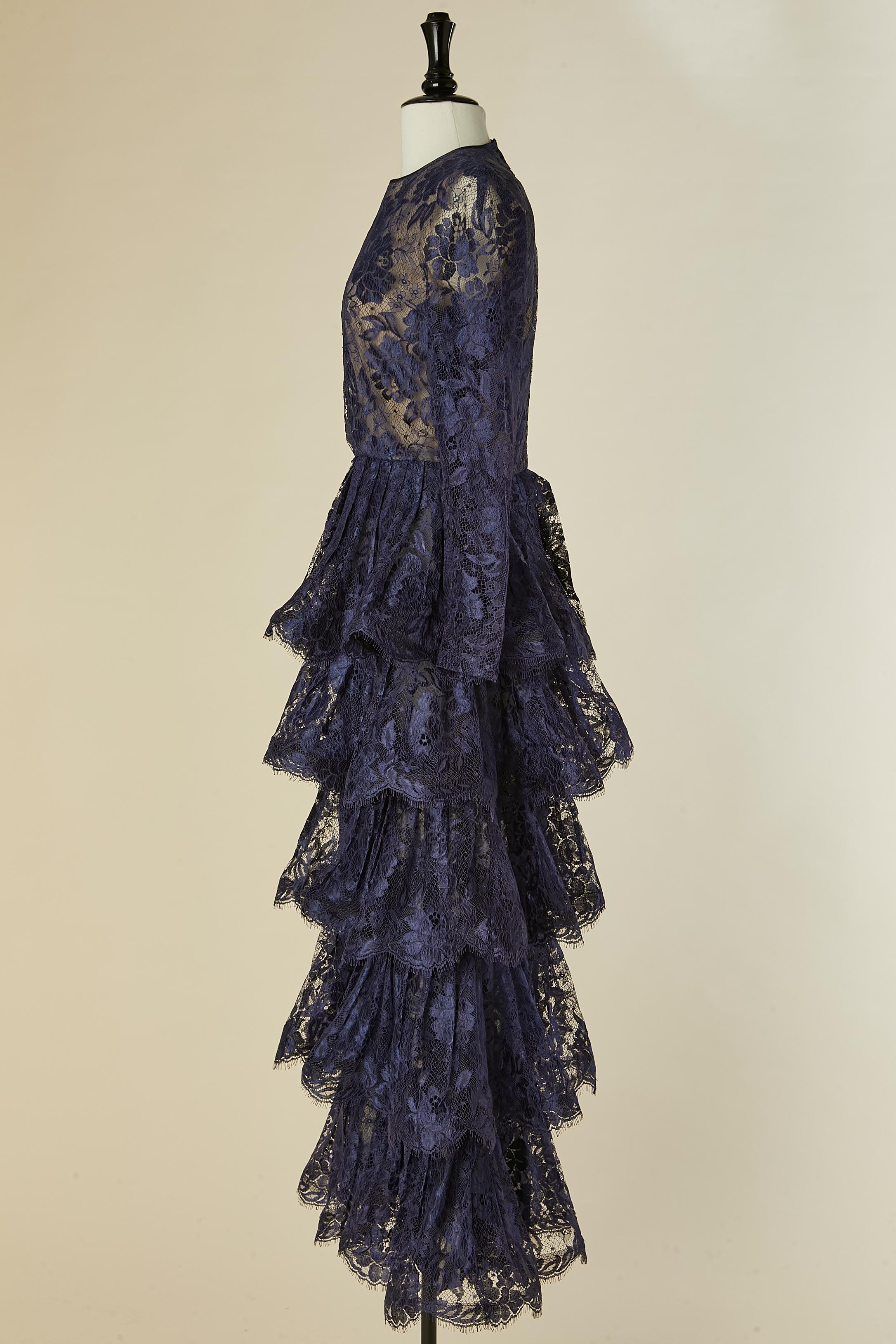 Robe de soirée en dentelle bleue à volants Scaasi en vente 1