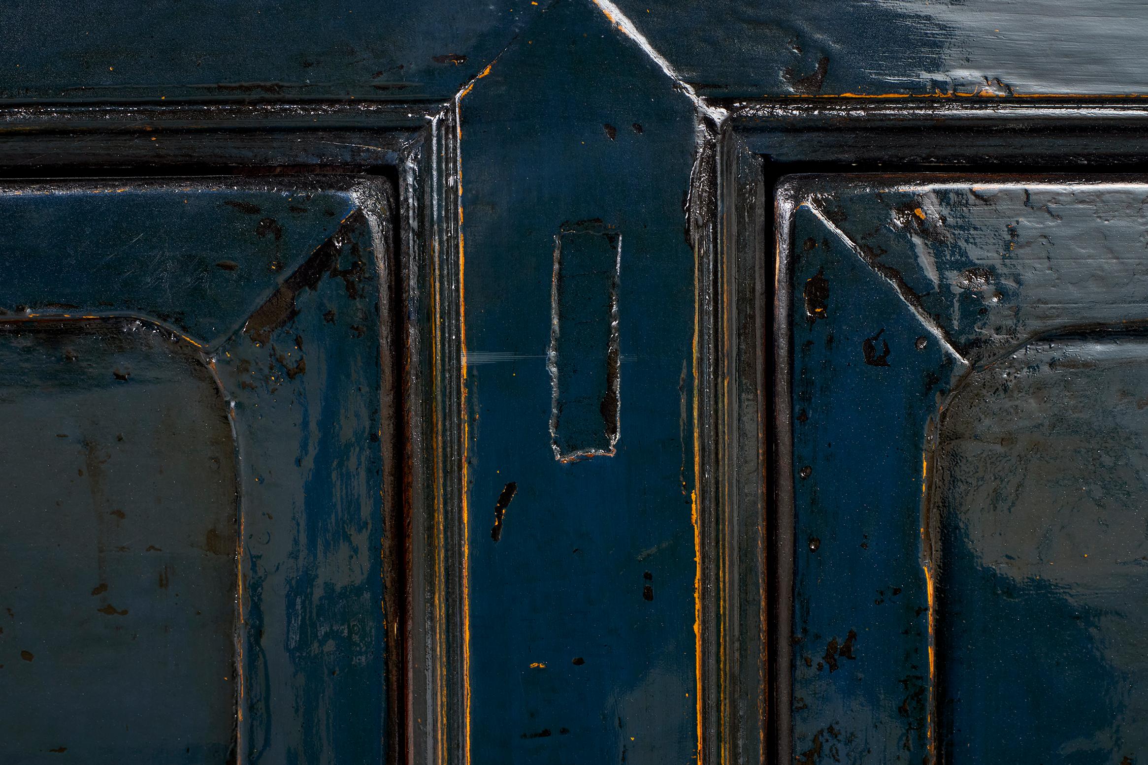 Blue Lacquer Server in Original Paint Patina In Good Condition For Sale In Dallas, TX
