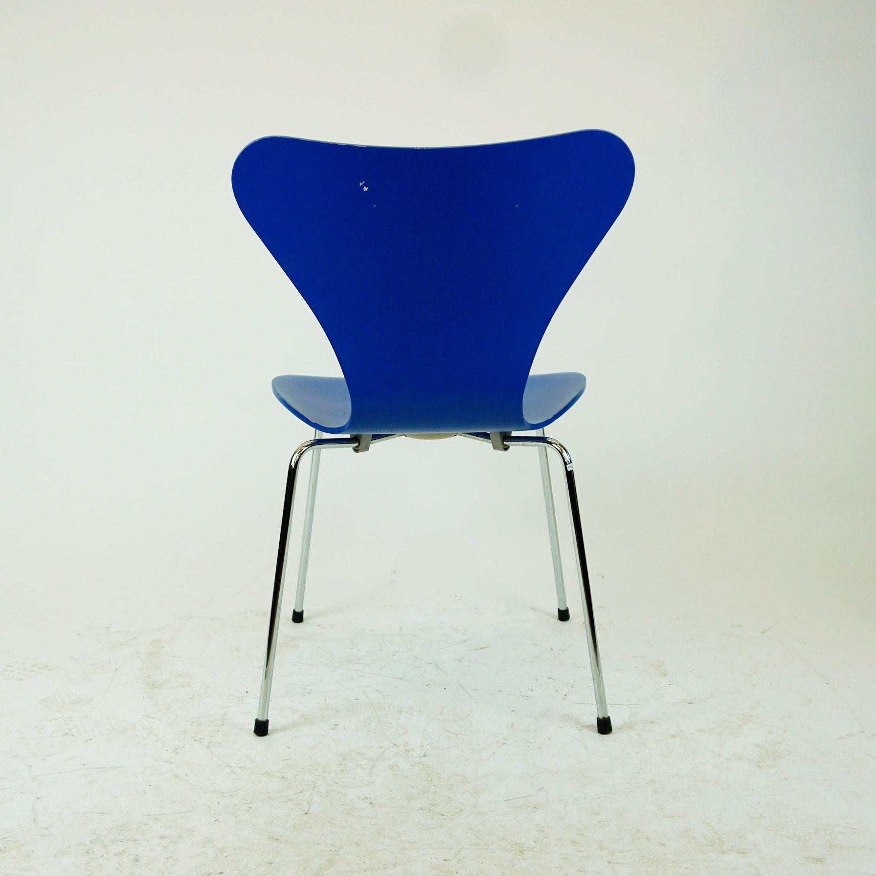 Blue Lacquered Series 7 Butterfly Chair by Arne Jacobsen for Fritz Hansen In Good Condition In Vienna, AT