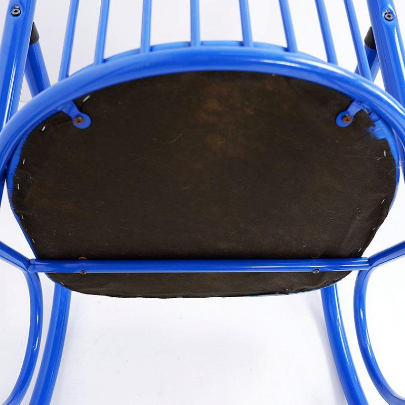 Chaise à bascule tubulaire laquée bleue, années 1970 en vente 5