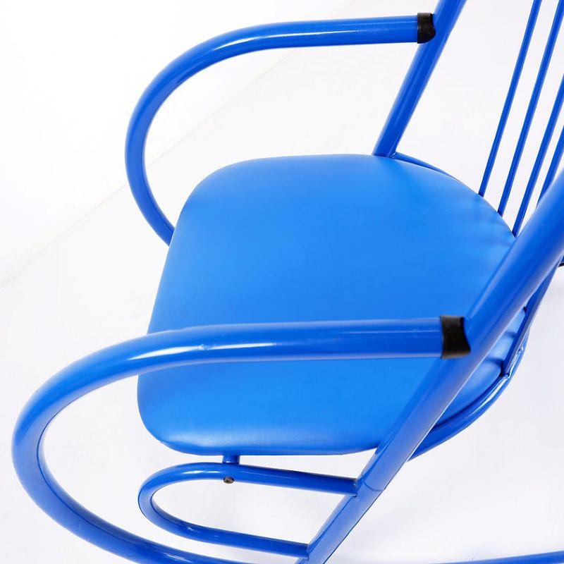 Blue Lacquered Tubular Metal Rocking Chair - 1970s In Good Condition For Sale In Brussels , BE