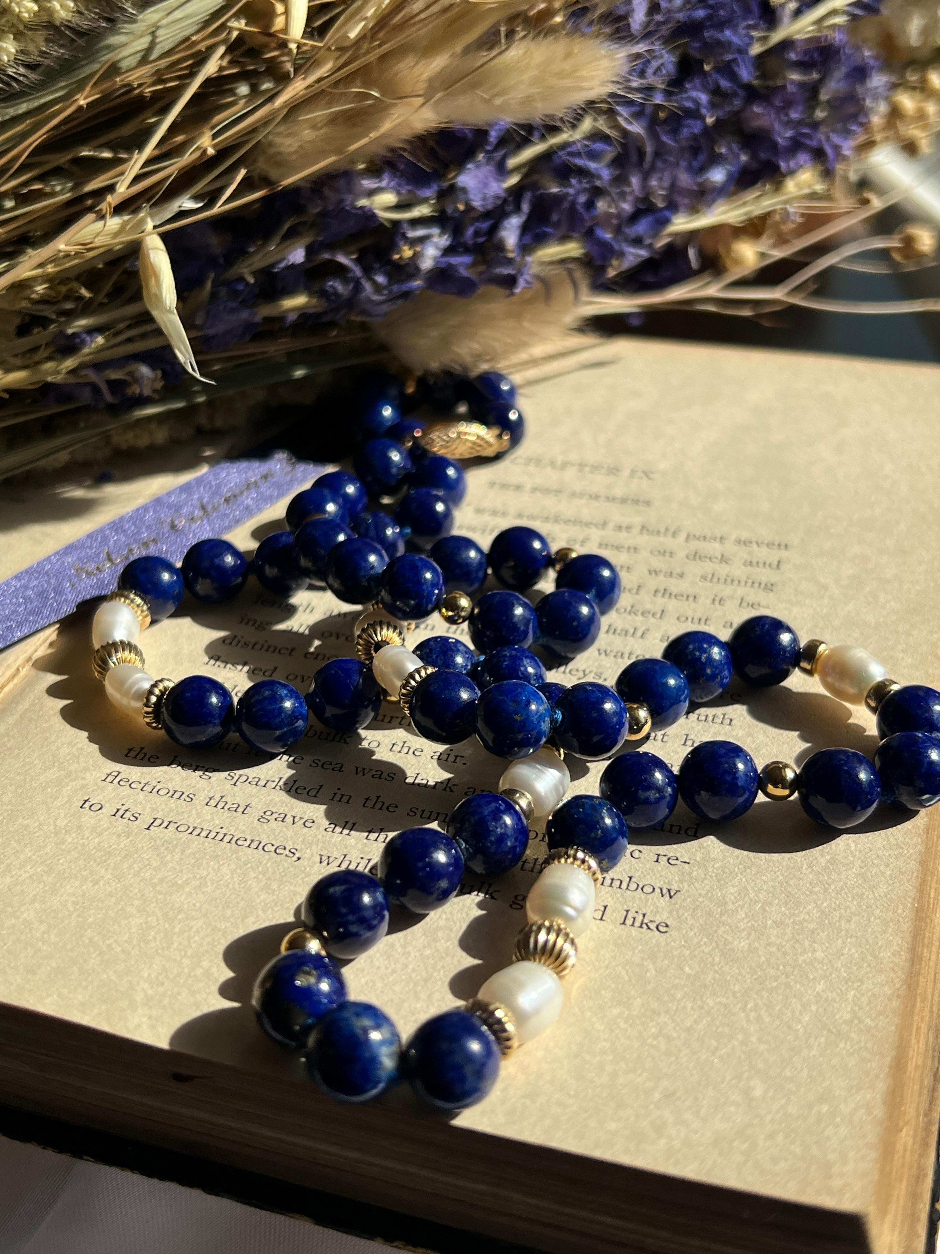 Women's or Men's Blue Lapis Lazuli, Pearl, and 14k Yellow Gold Contemporary 1980s Beaded Necklace For Sale