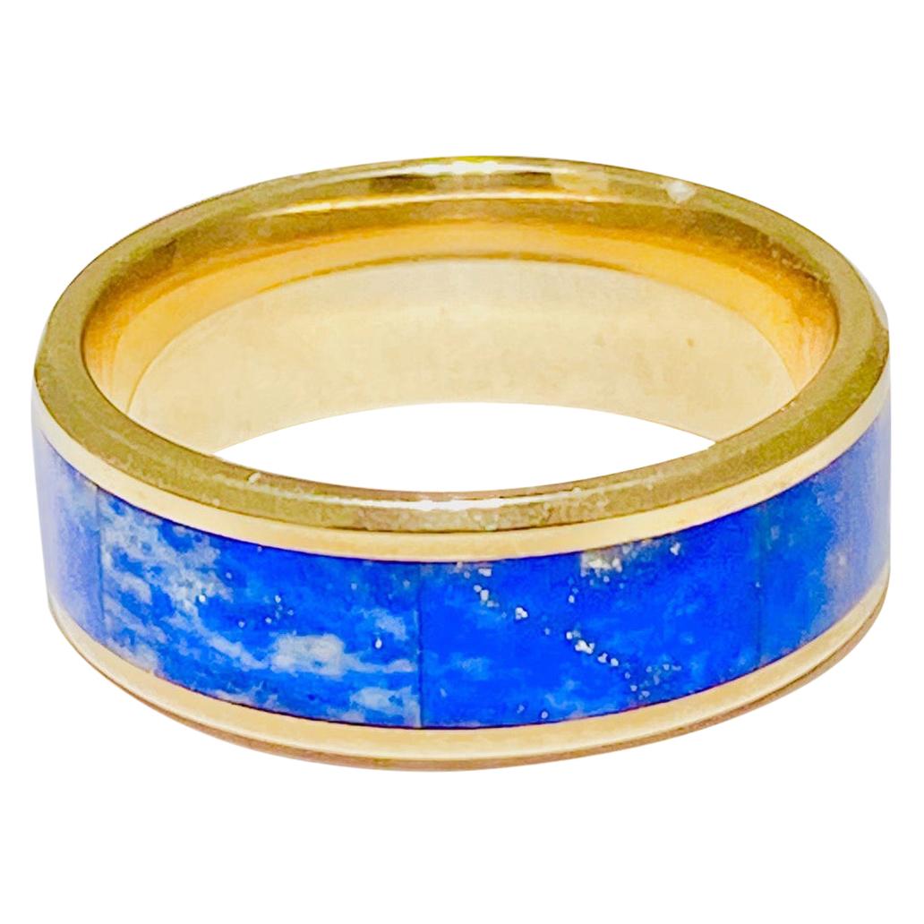 Im Angebot: Blauer Lapislazuli-Ring aus 14 Karat Gelbgold mit Herrenring-Intarsien ()